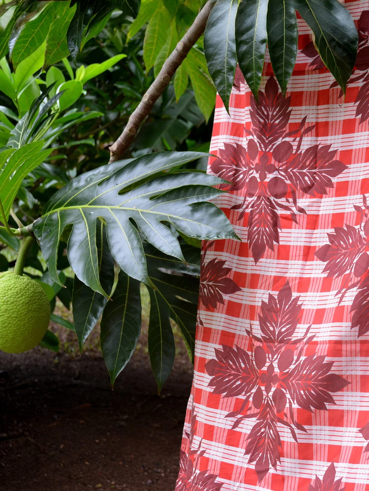 ulu-red-nature-pareu-sarong.jpg
