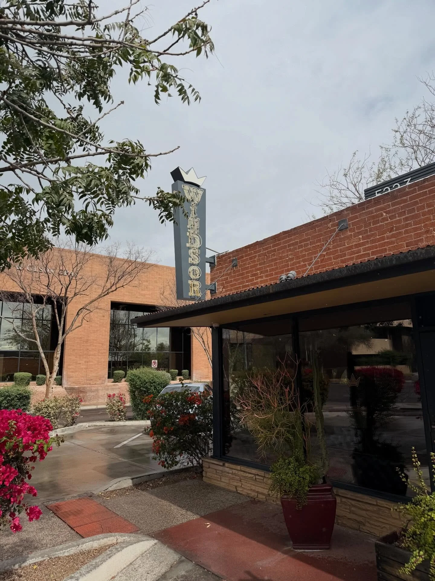 We just wrapped up a remodel for our customer @windsoraz in Phoenix. Check it out!

#draftdoneright #coldbeer #phxaz