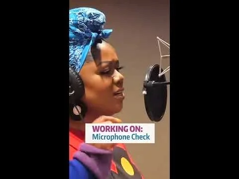 Vocal Coach sings Morning Vocal Agility Warmups #Shorts