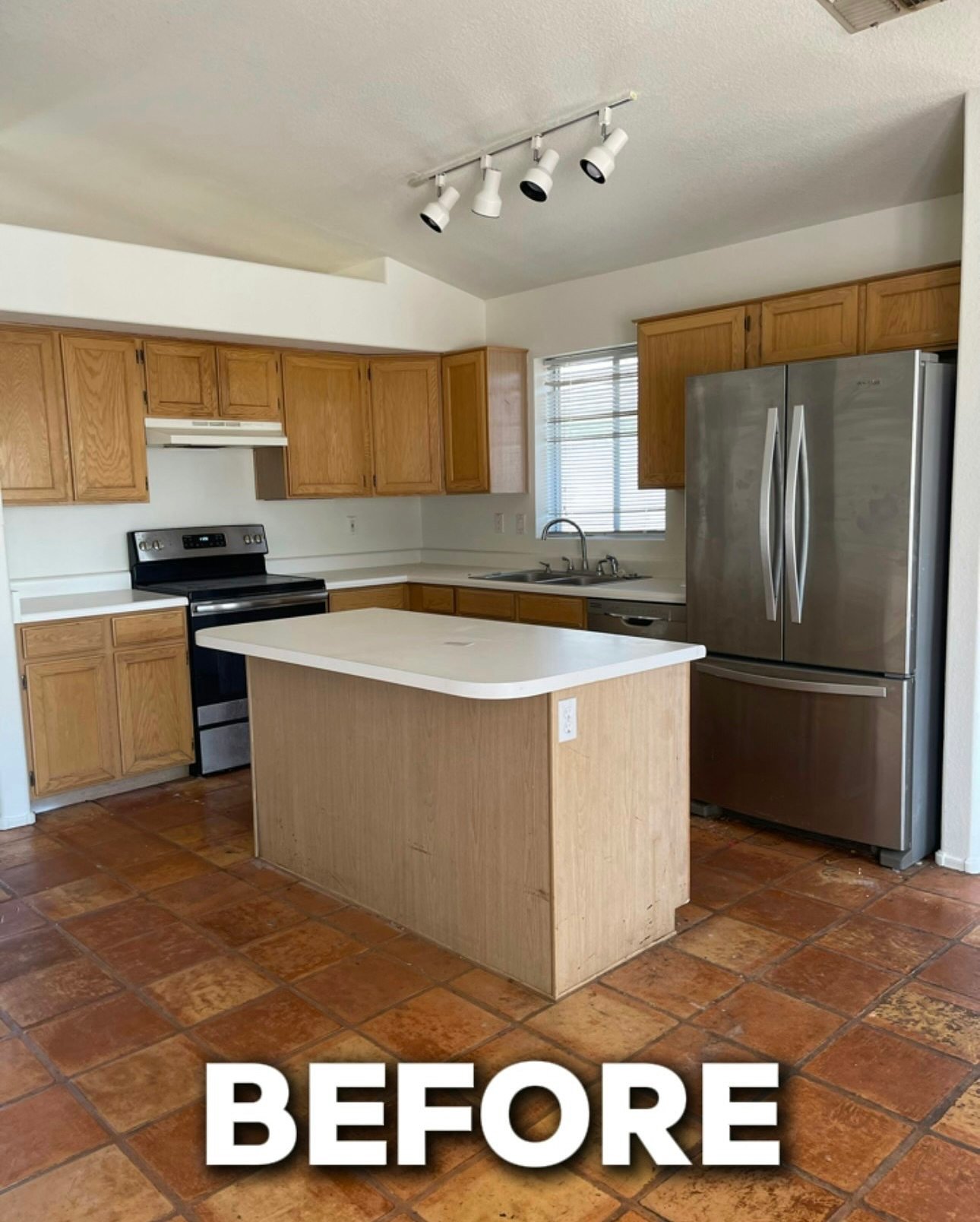 Great bones. Bad decade.🛠️

Whether you&rsquo;ve got the vision or need a little help dreaming it up&mdash;we&rsquo;ll bring it to life.
.
.
.
.
.
.
#build #arizonahomes #arizonaconstruction #azrenovations #azremodel