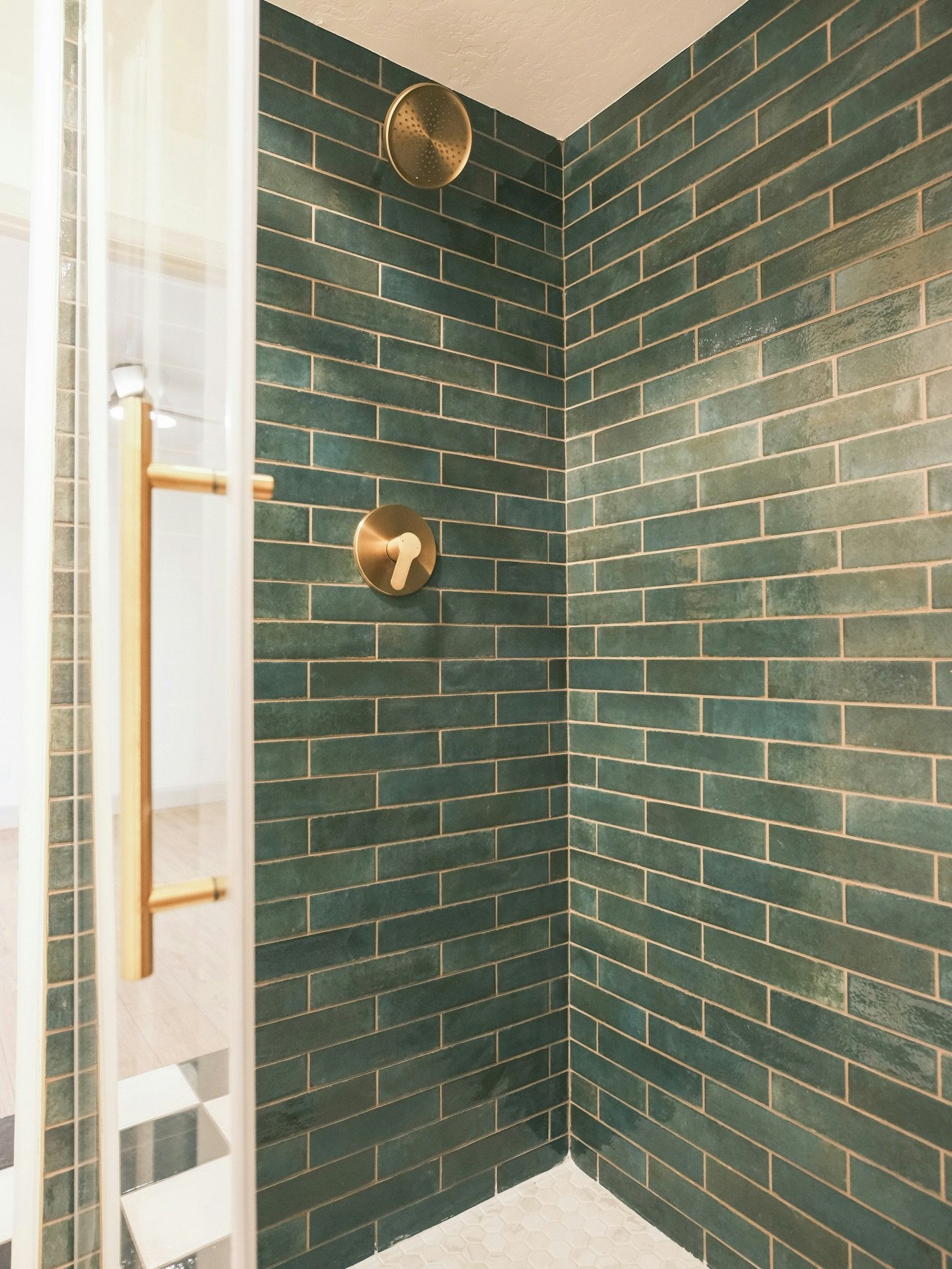 Now Leasing in Uptown Phoenix! ✨

Freshly updated 3 bed, 2 bath with high-end, timeless finishes throughout &mdash; new windows, flooring, cabinets, counters, bathrooms, fixtures, and in-unit laundry.

Walk to 100+ restaurants, bars, shops, and the U