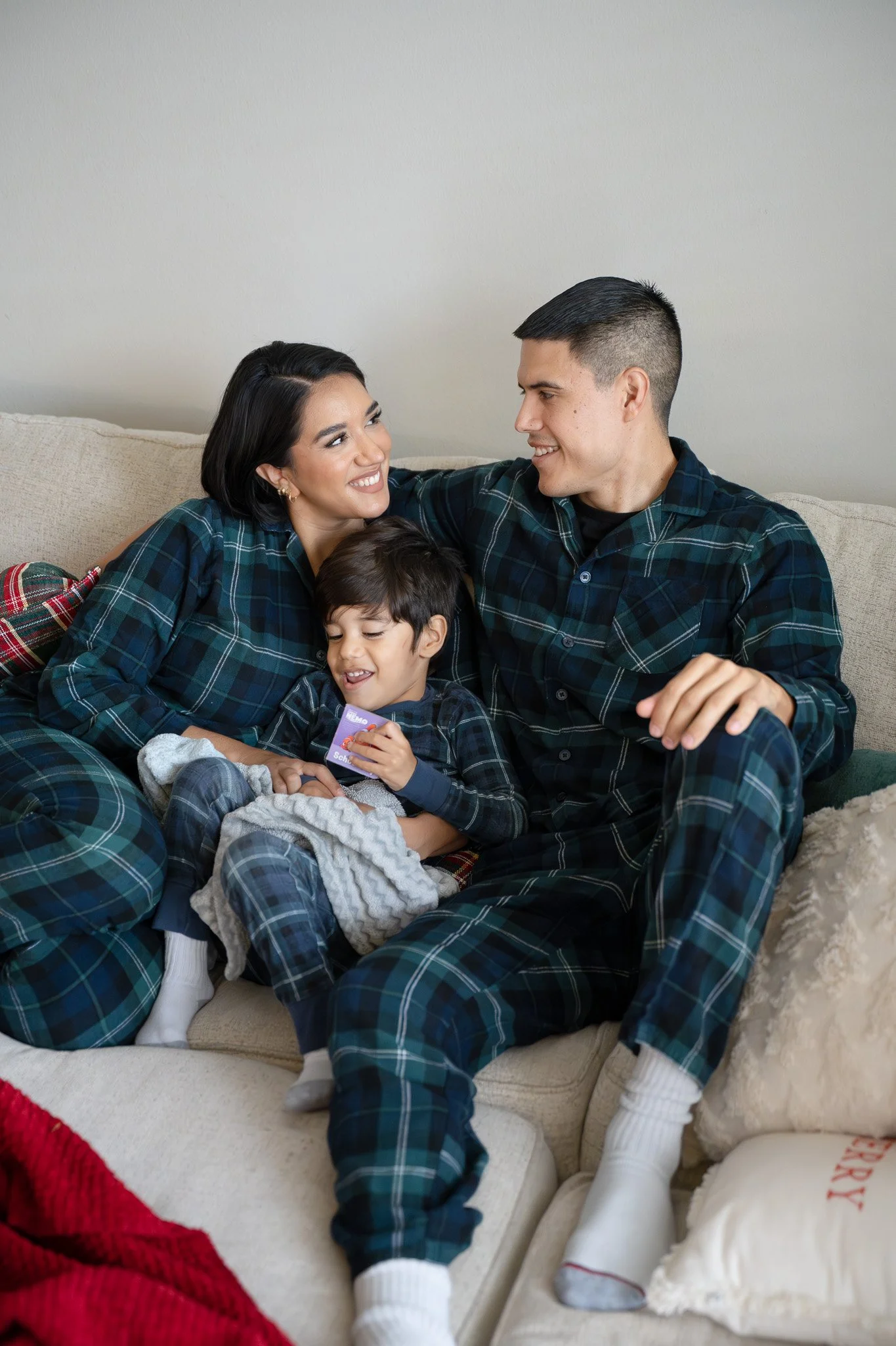 in-home-family-cuddling-houston9.jpg