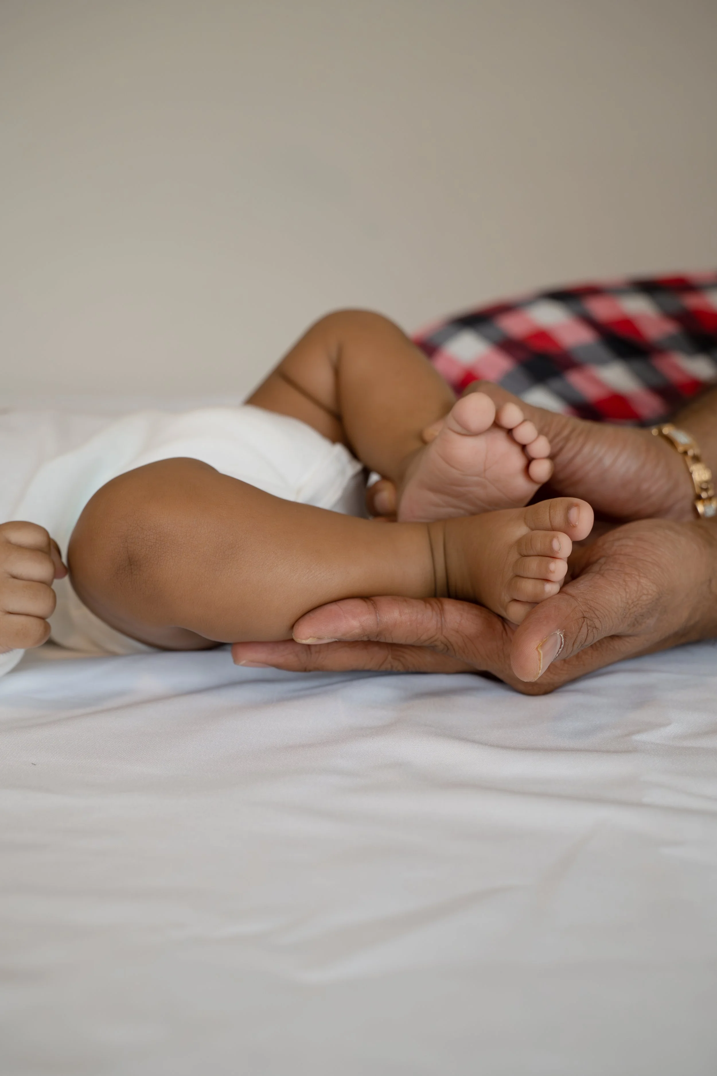 in-home-newborn-houston-toes.jpg