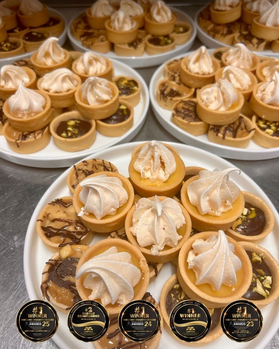 Dessert Bar// Chcolate &amp; Pistachio | Banoffee | Lemon Meringue Tartlets

Our dessert bar offers a great selection of little treats to end you night on!

View the Dessert Bar menu on our website
www.marbullcatering.com