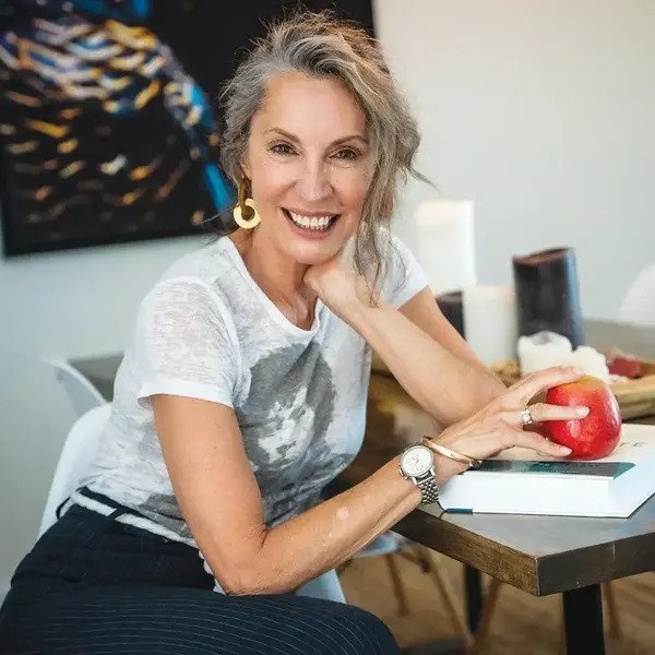 Mind Your Manners: Local Coach Susan Ellis Makes Etiquette Common Sense