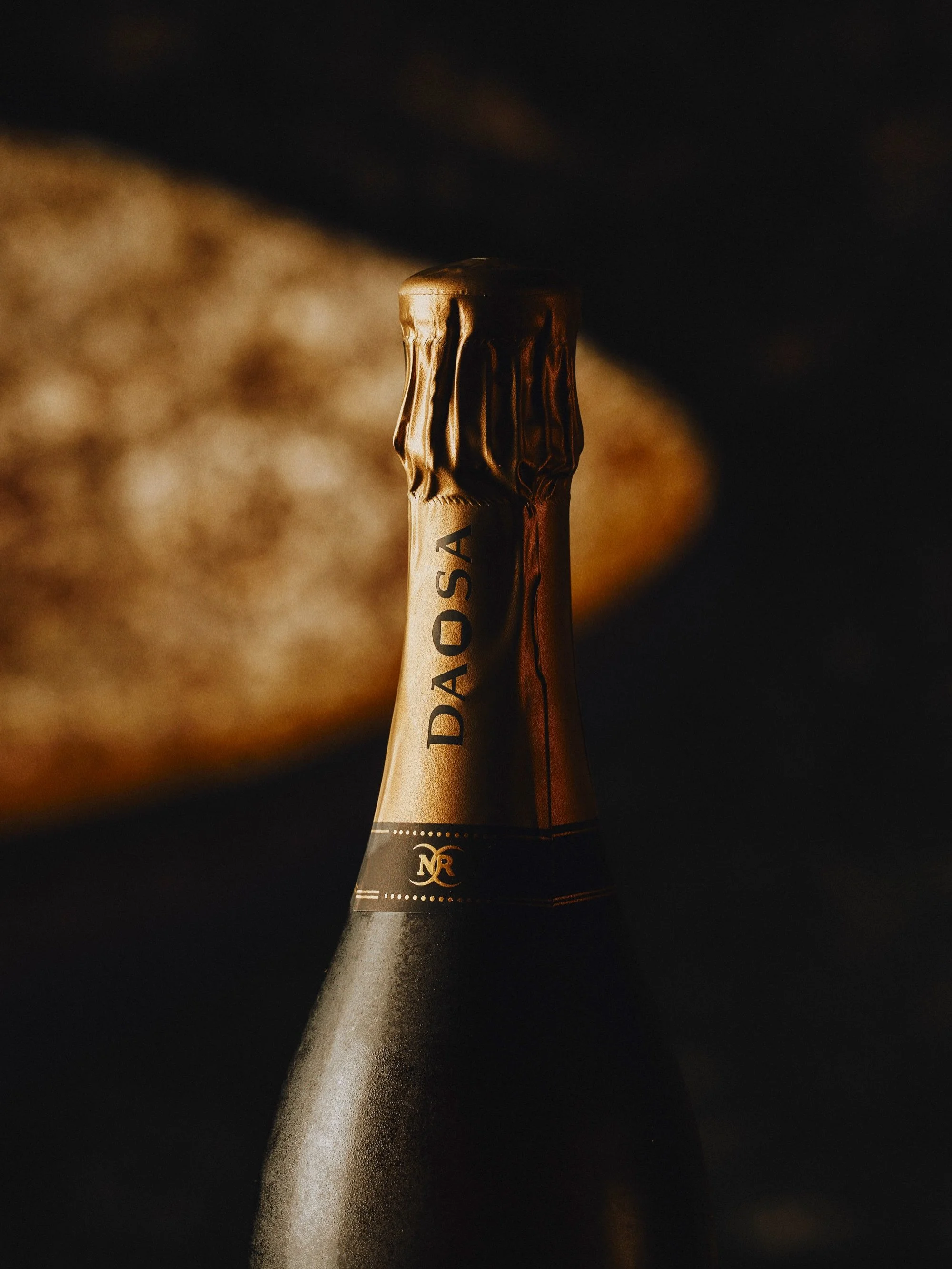 Some bottles don&rsquo;t need shouting.
They just sit there&hellip; quietly confident.

Daosa Natural Reserve from Piccadilly Valley vineyards. That crisp mineral edge that keeps you coming back for another sip.

Fresh. Precise. Effortless.

The kind