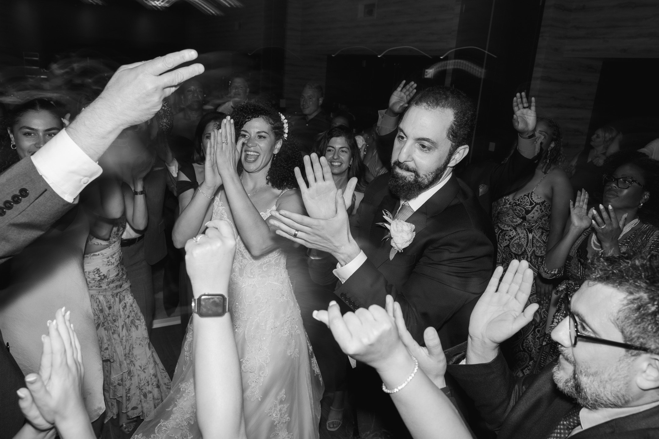 One of my favorite dance parties I've shot!

Coordinator - @taluyevents
Videographer - @joeperaza_
Flower - @olivebranchfarmwa
Photobooth - @flashphotoboothpdx
Dessert - @simplysweetsbyjen
Hair - @salonbirch