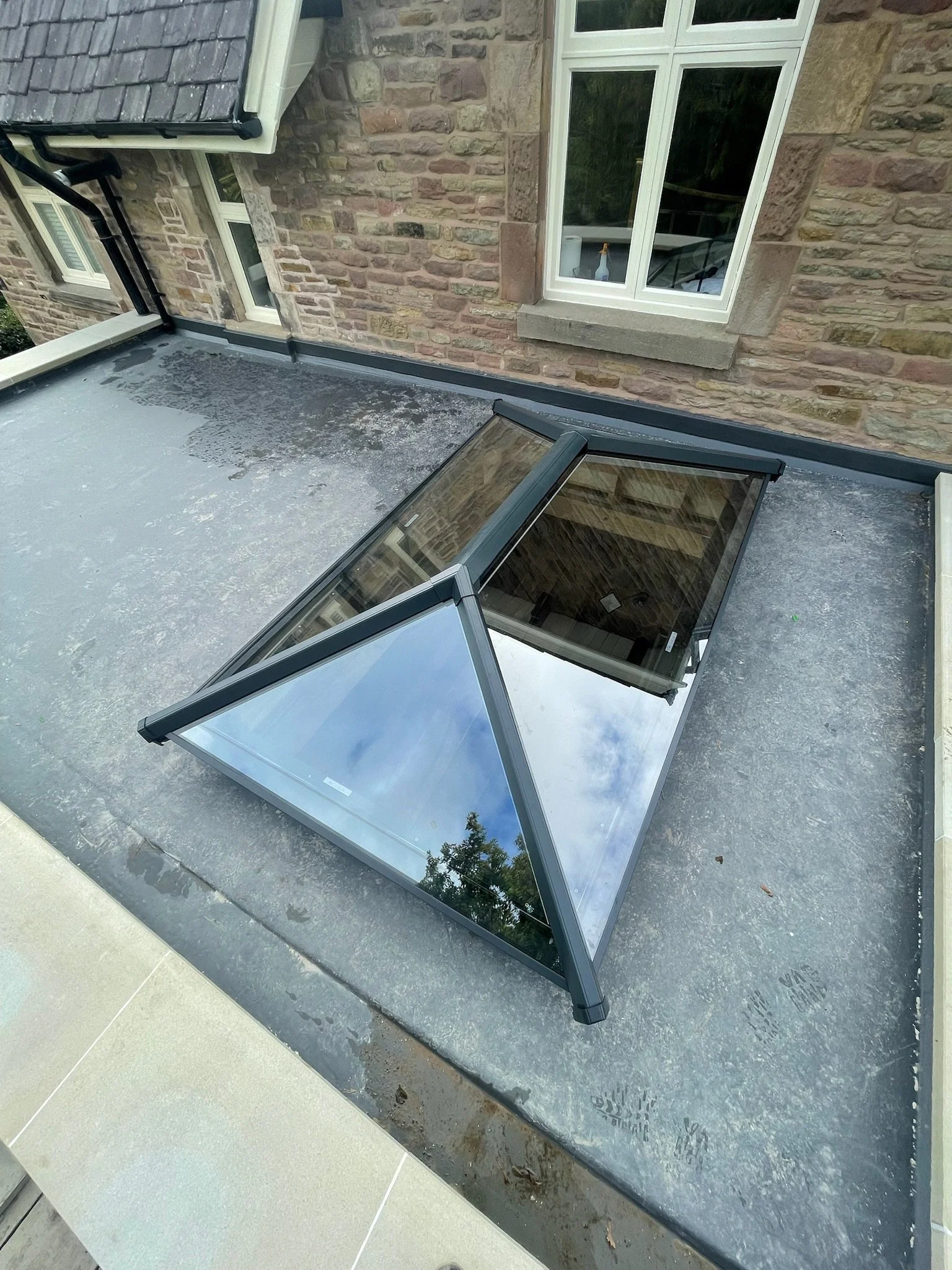 grey roof light.JPG