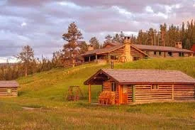 1-Night Overnight Stay - 3-bedroom cabin (up to 7 guests)