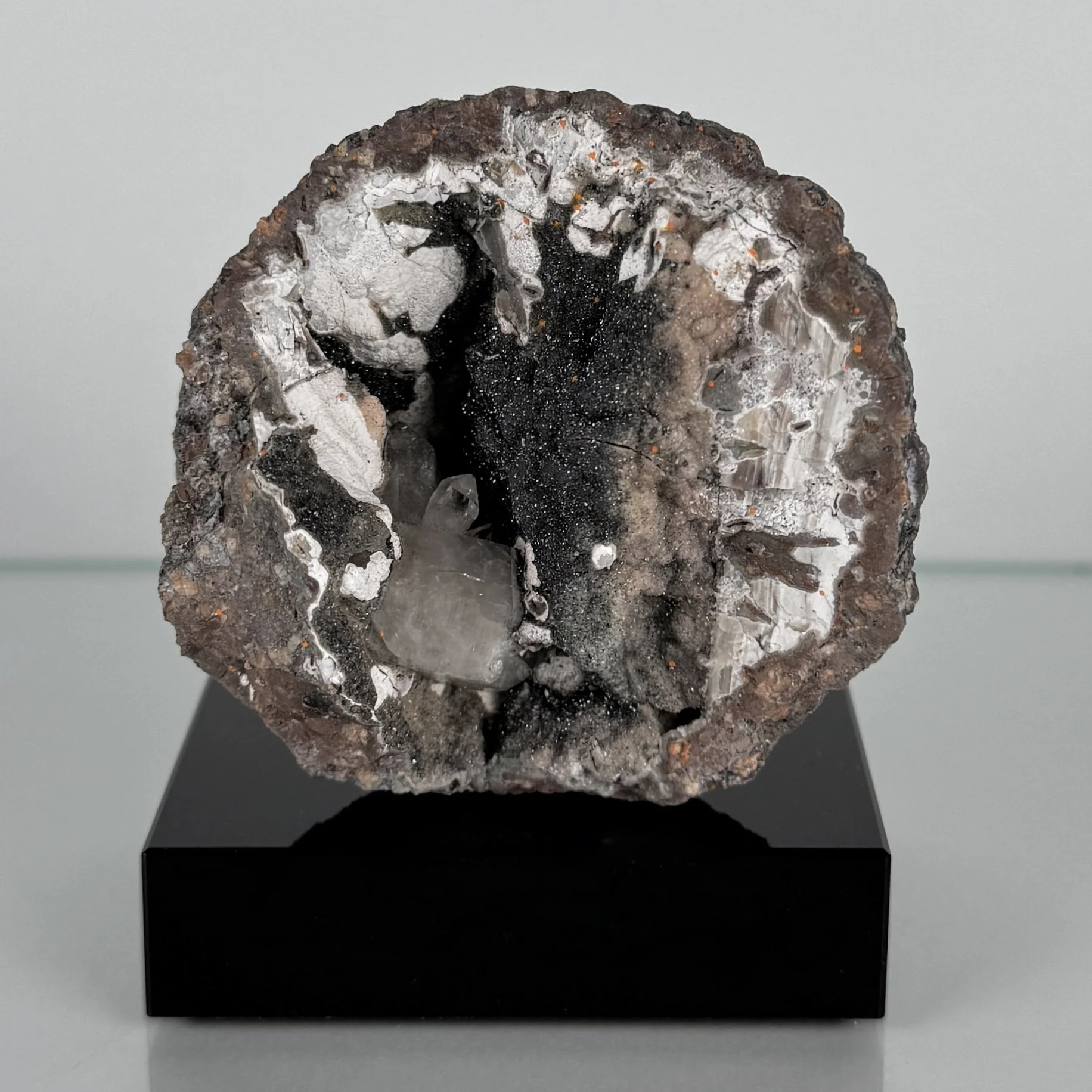 Schneekopfkugel, Quarz xx, Hämatit xx | Deutschland