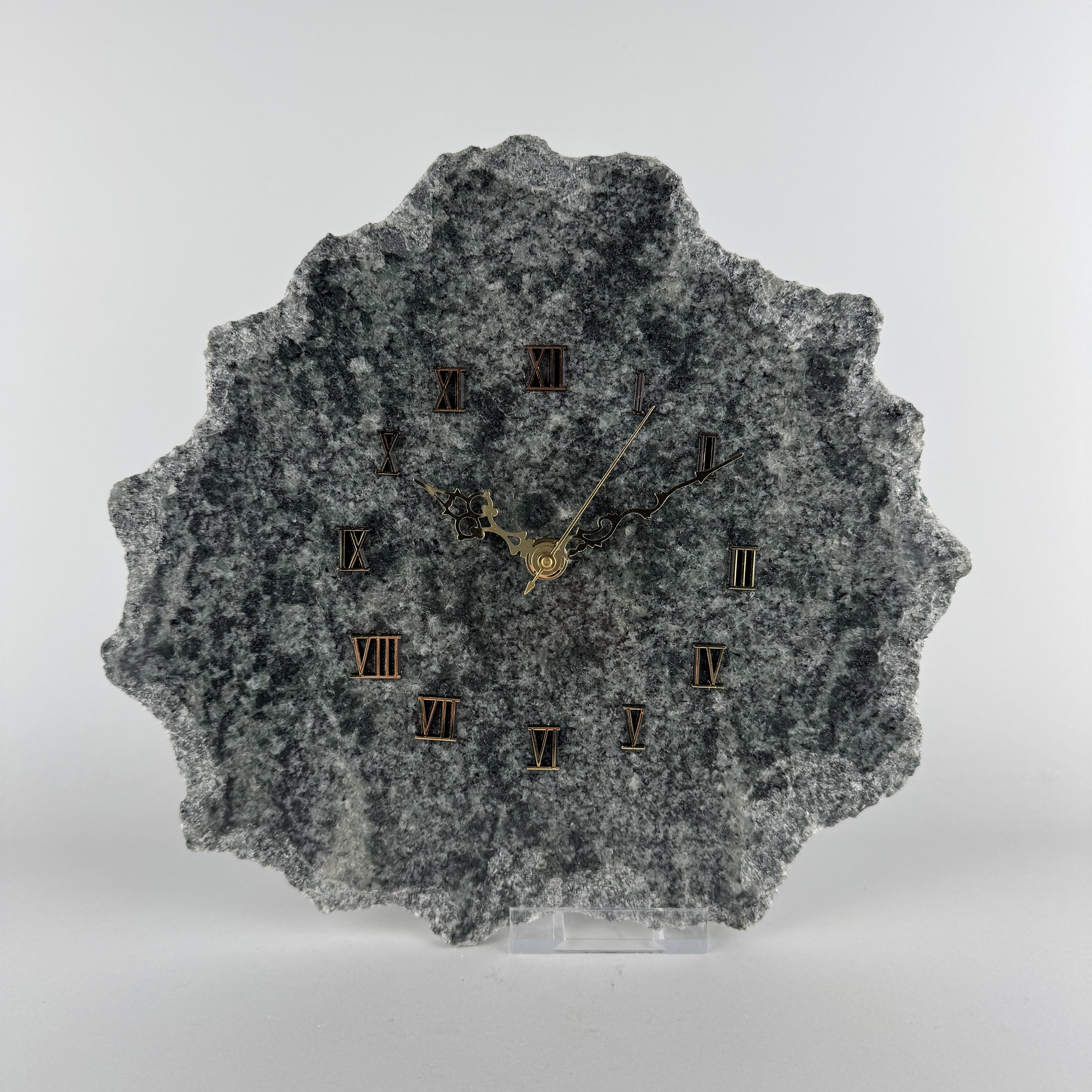 Uhr aus Granit | Größe: M | Ziffern: Rom
