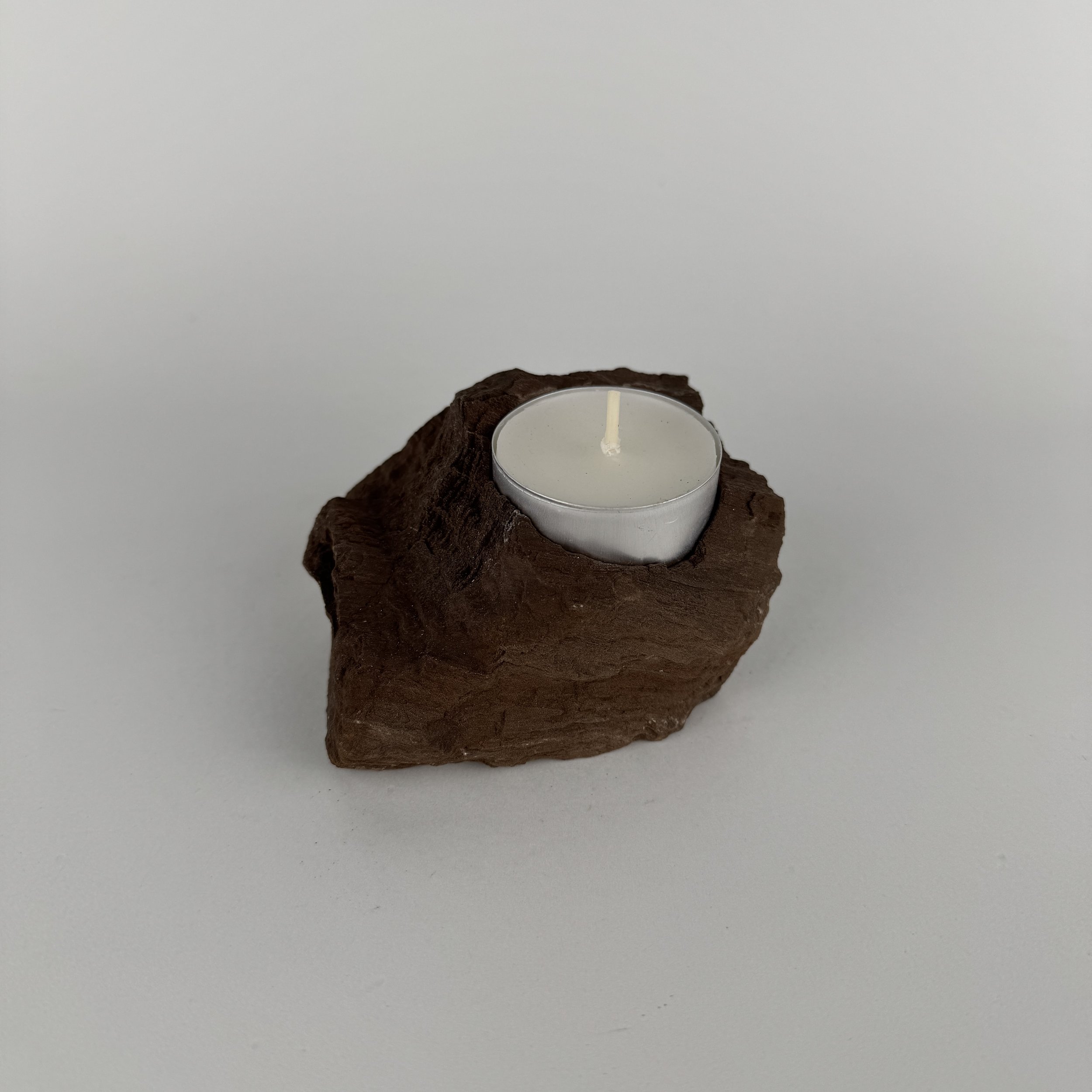 Kerzenhalter aus versteinertem, fossilem Holz