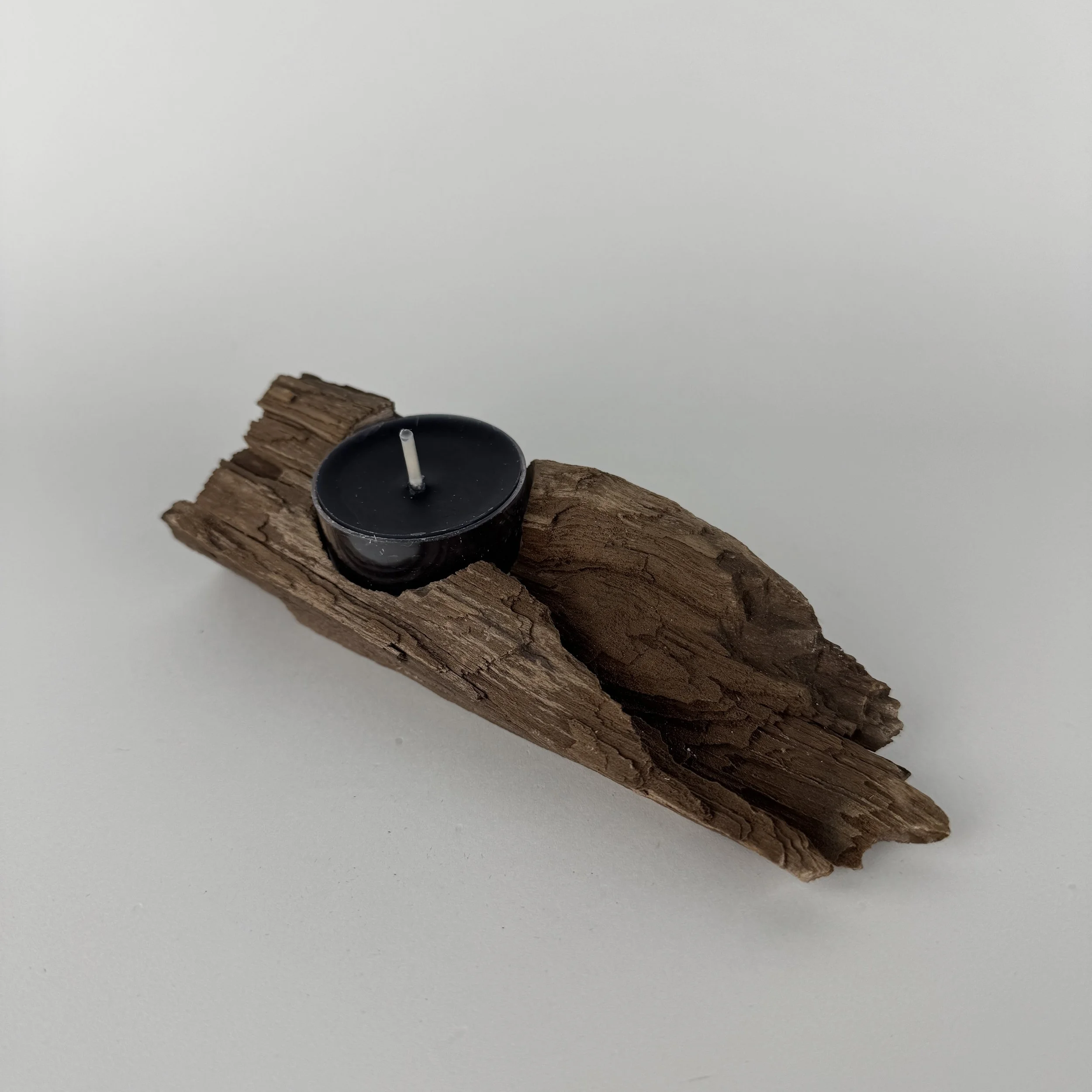 Kerzenhalter aus versteinertem, fossilem Holz