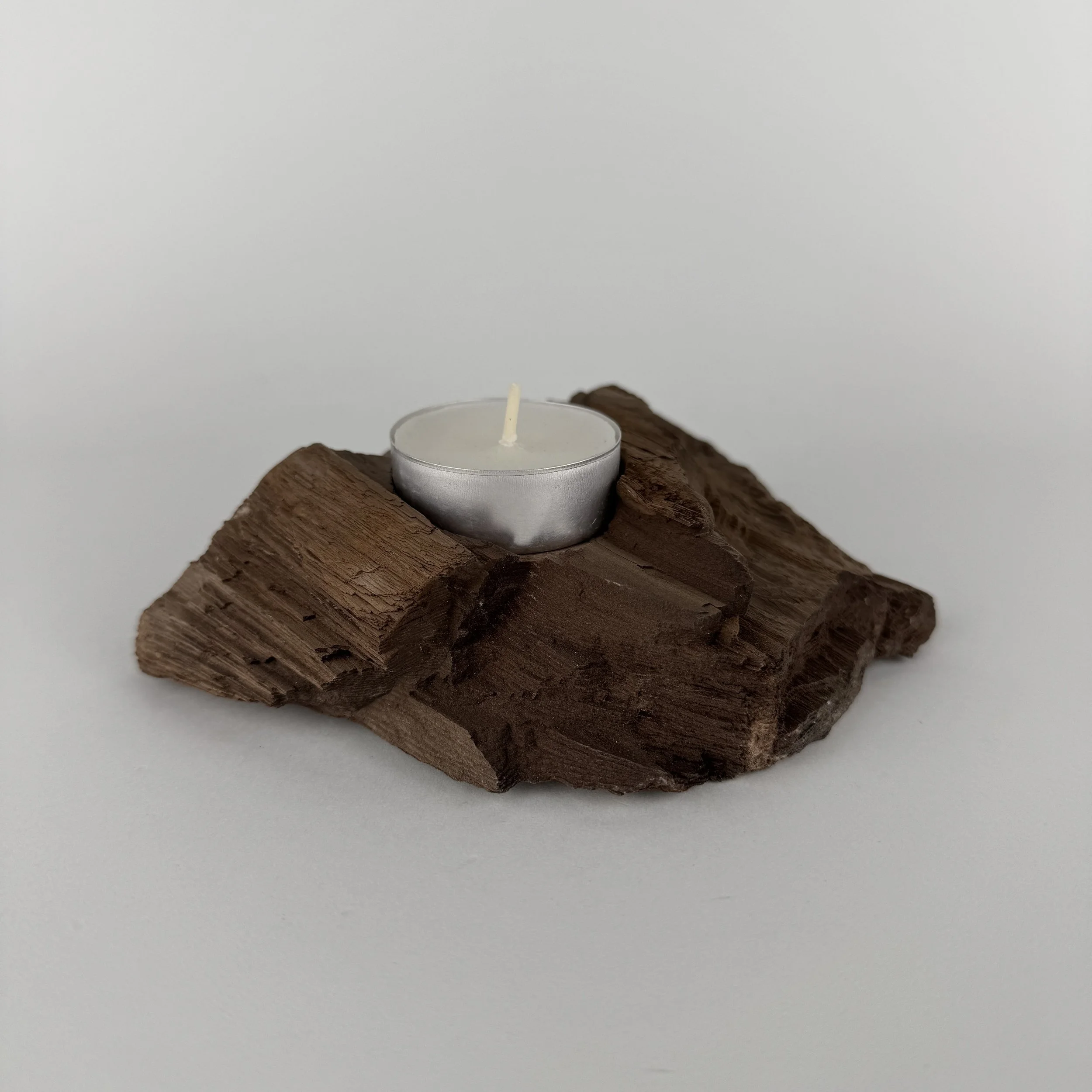 Kerzenhalter aus versteinertem Holz