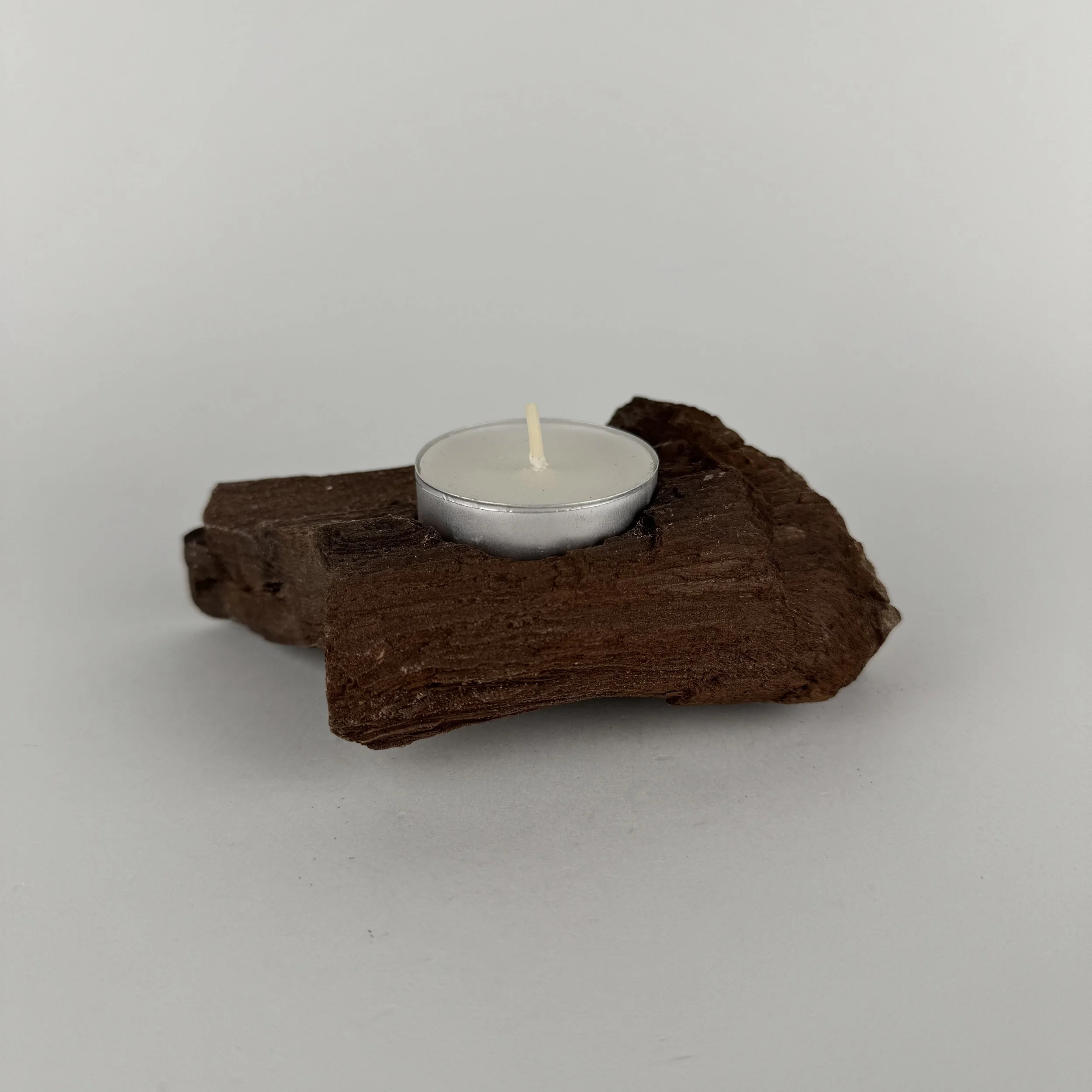 Kerzenhalter aus versteinertem, fossilem Holz