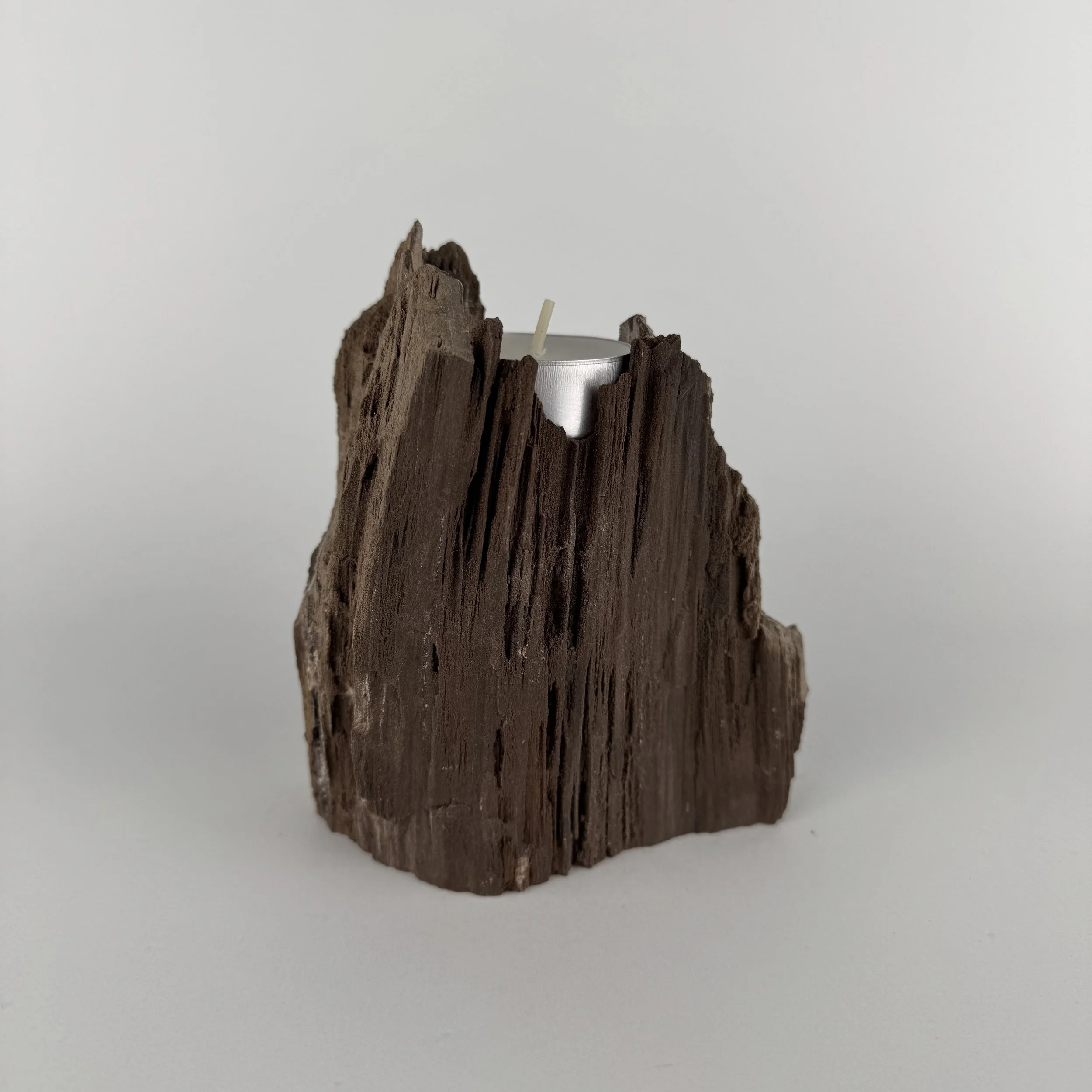 Kerzenhalter aus versteinertem Holz