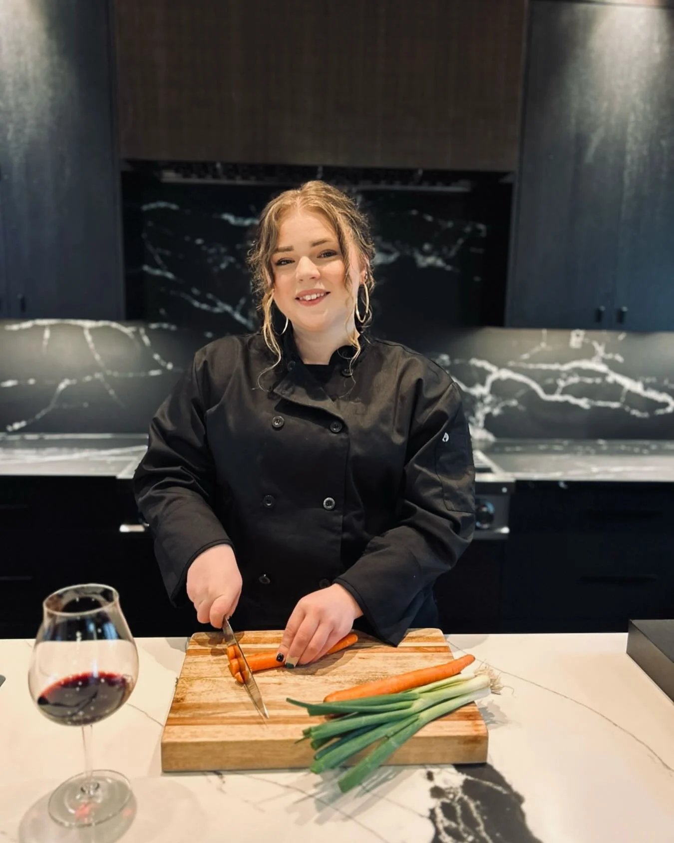 &bull; Meet your Chef &bull;
Hi, I&rsquo;m Sharayah Ruhl, Personal Chef and Owner of Jubilant Eats.
With nearly 20 years of experience crafting nourishing, flavorful meals, my passion for food began early. I started cooking as part of 4H when I was j