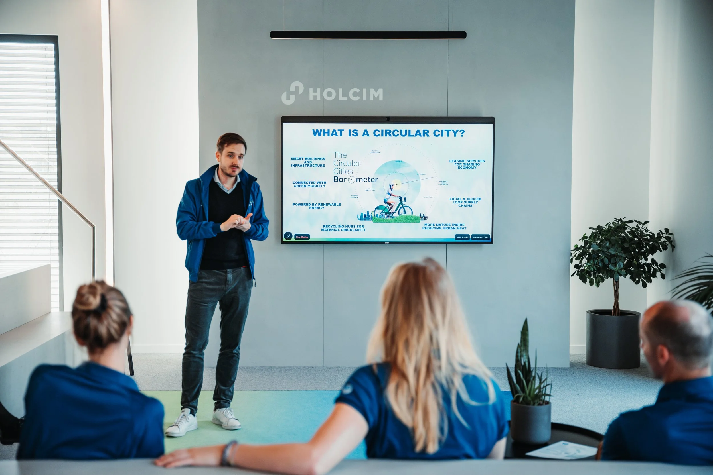 HOLCIM_GoCircular_Lyon_InnovationHubVisit_Thibaud_Milissen_-5.jpg
