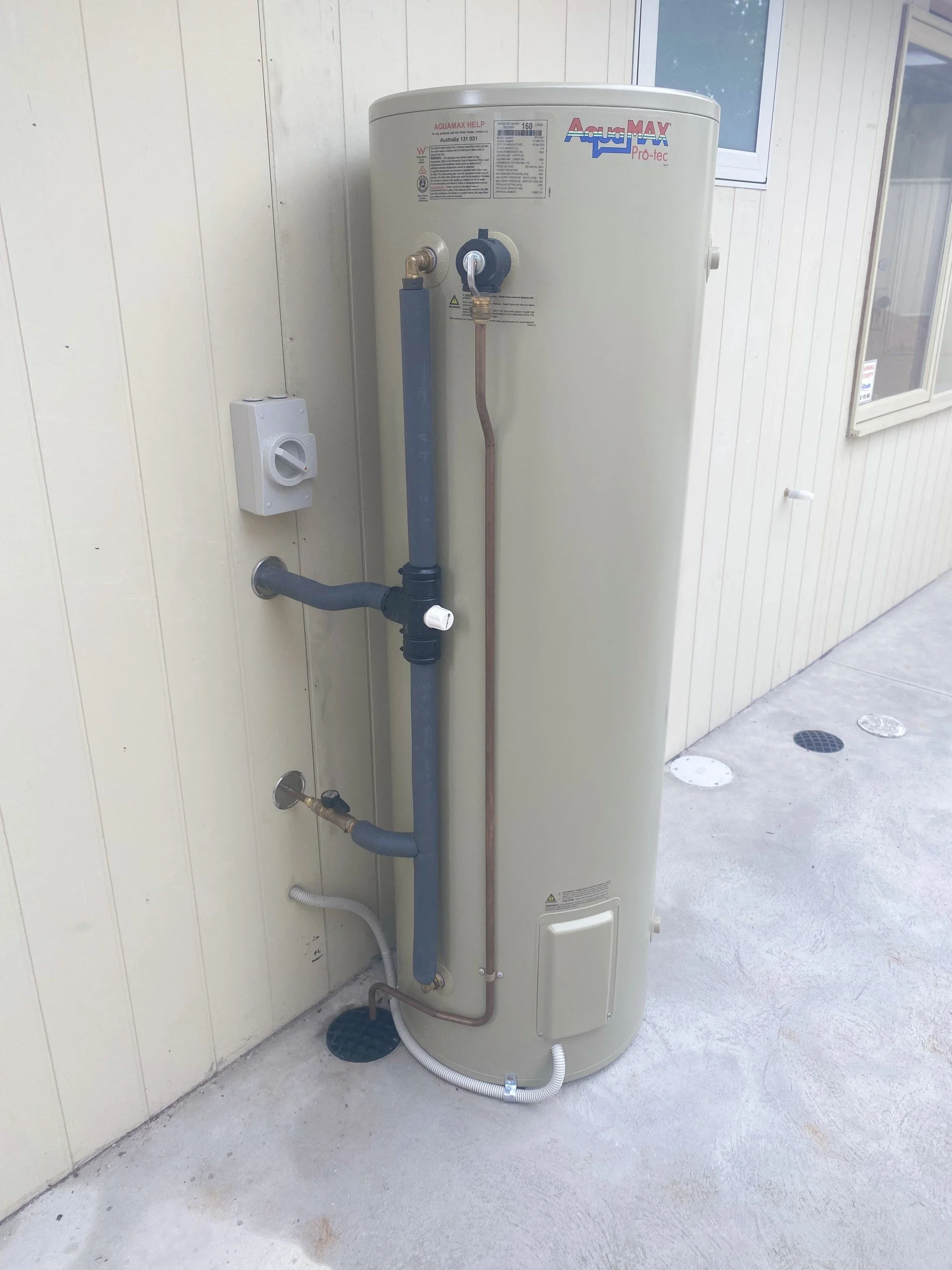 Storage, gas, hot water system unit