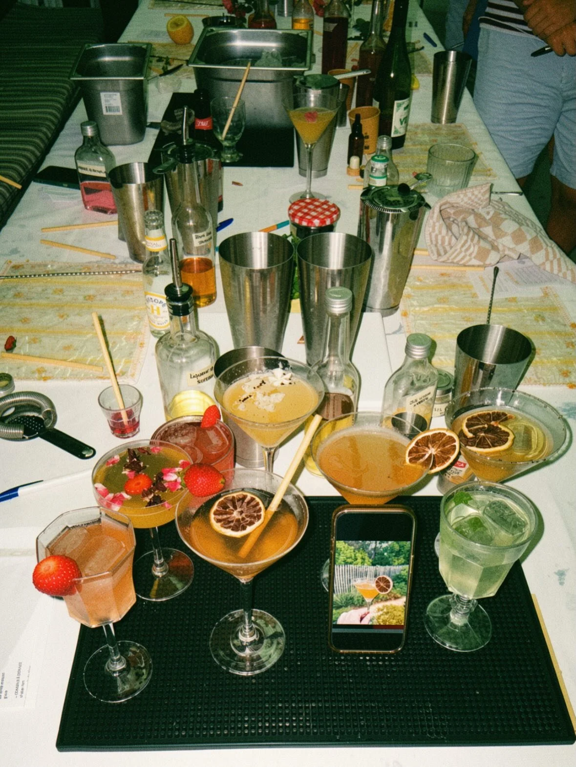 Retour sur un mois de mai intenseeeement bon ❤️&zwj;🔥

Que ce soit en ateliers ou en bar, on rigole toujours beaucoup ! 
Tu veux voir comme c&rsquo;est cool?

Lien en bio pour r&eacute;server !🌻