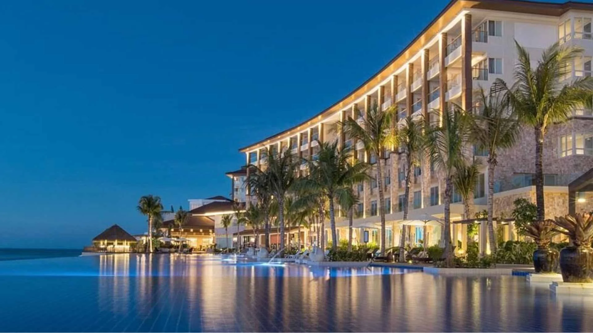 DUSIT-THANI-MACTAN-CEBU.jpg