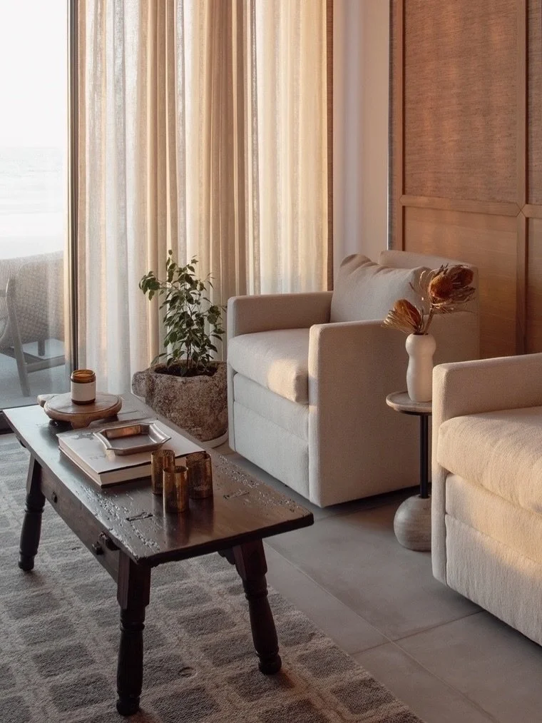 It just dawned on us that spring is only a few weeks away&hellip; This may be a controversial take, but we are holding onto all things cozy over here for dear life. We&rsquo;re not ready to embrace the full swing of spring quite yet.
⠀⠀⠀⠀⠀⠀⠀⠀⠀
Photog