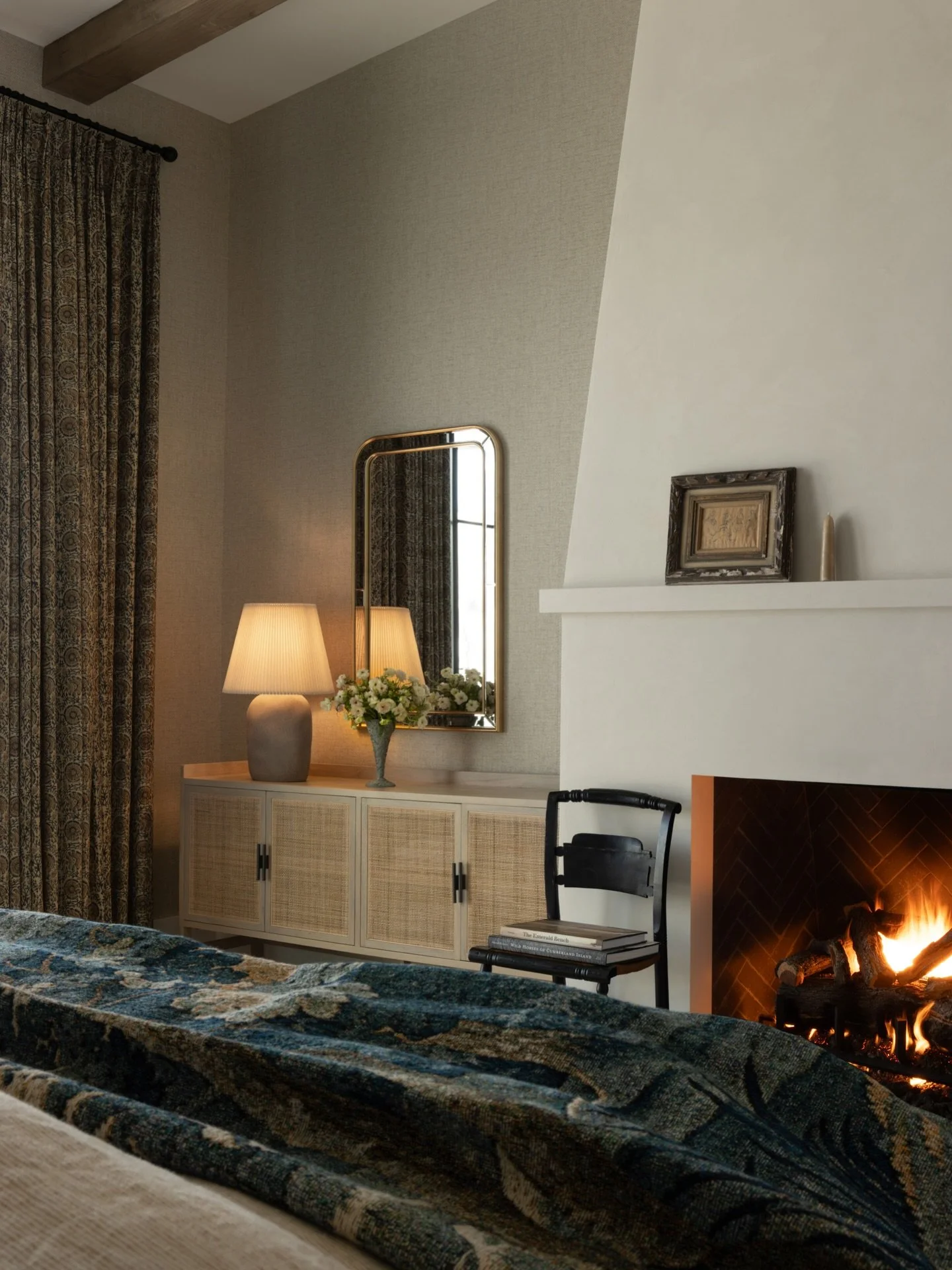 Evoking an immediate urge to cancel plans. 
.
.
Photography @pixelsandpigment