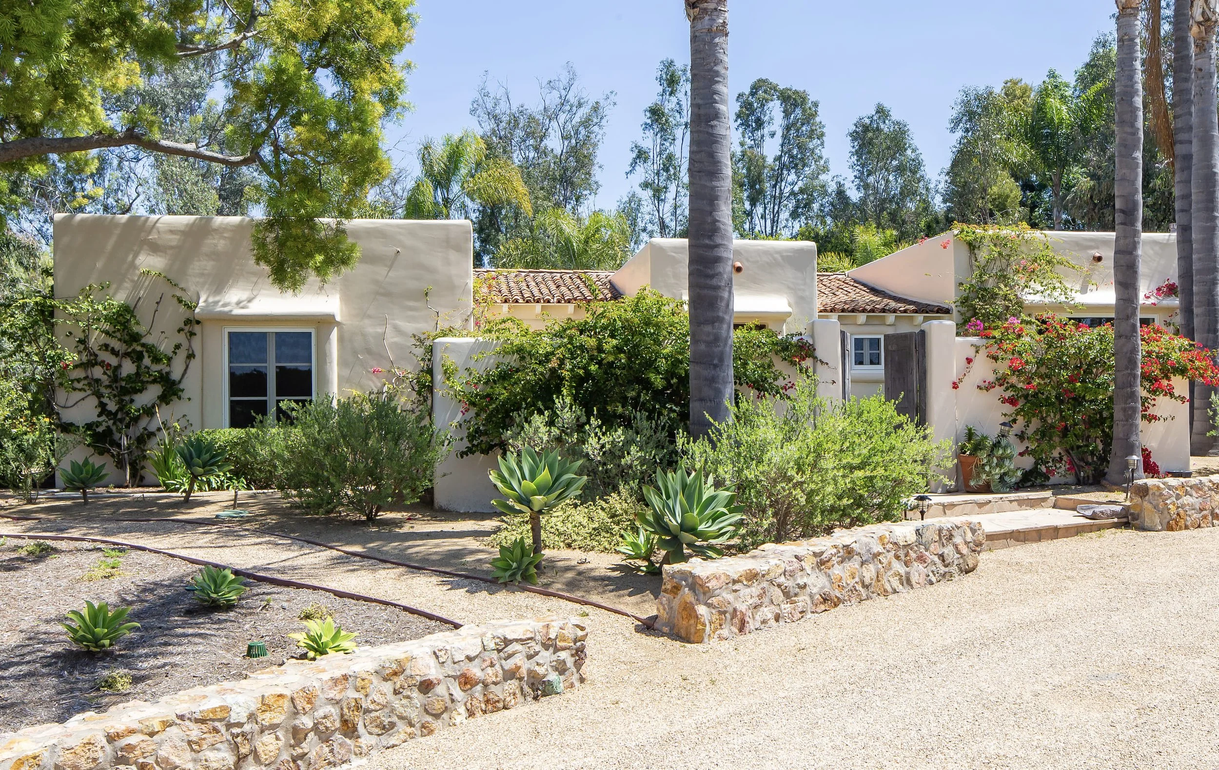 Intimate-Living-Interiors-RanchoSantaFe-Spanish-Bungalow-Entry-03.jpg