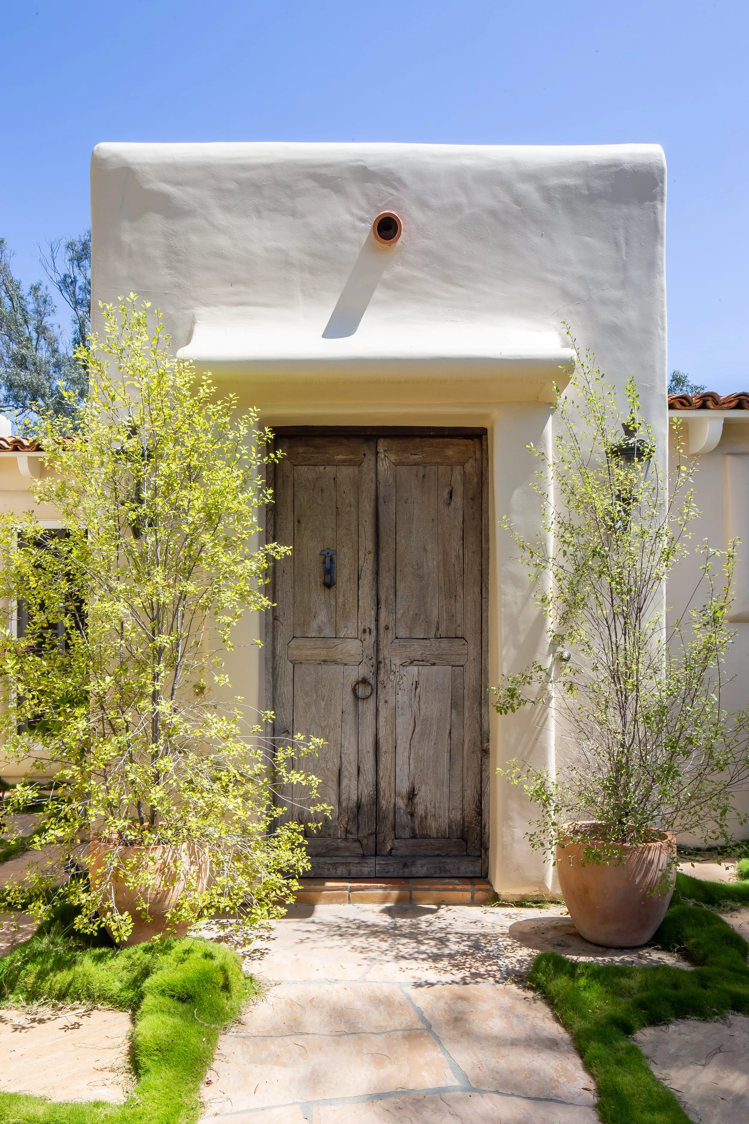 Intimate-Living-Interiors-RanchoSantaFe-Spanish-Bungalow-Entry-02.jpg