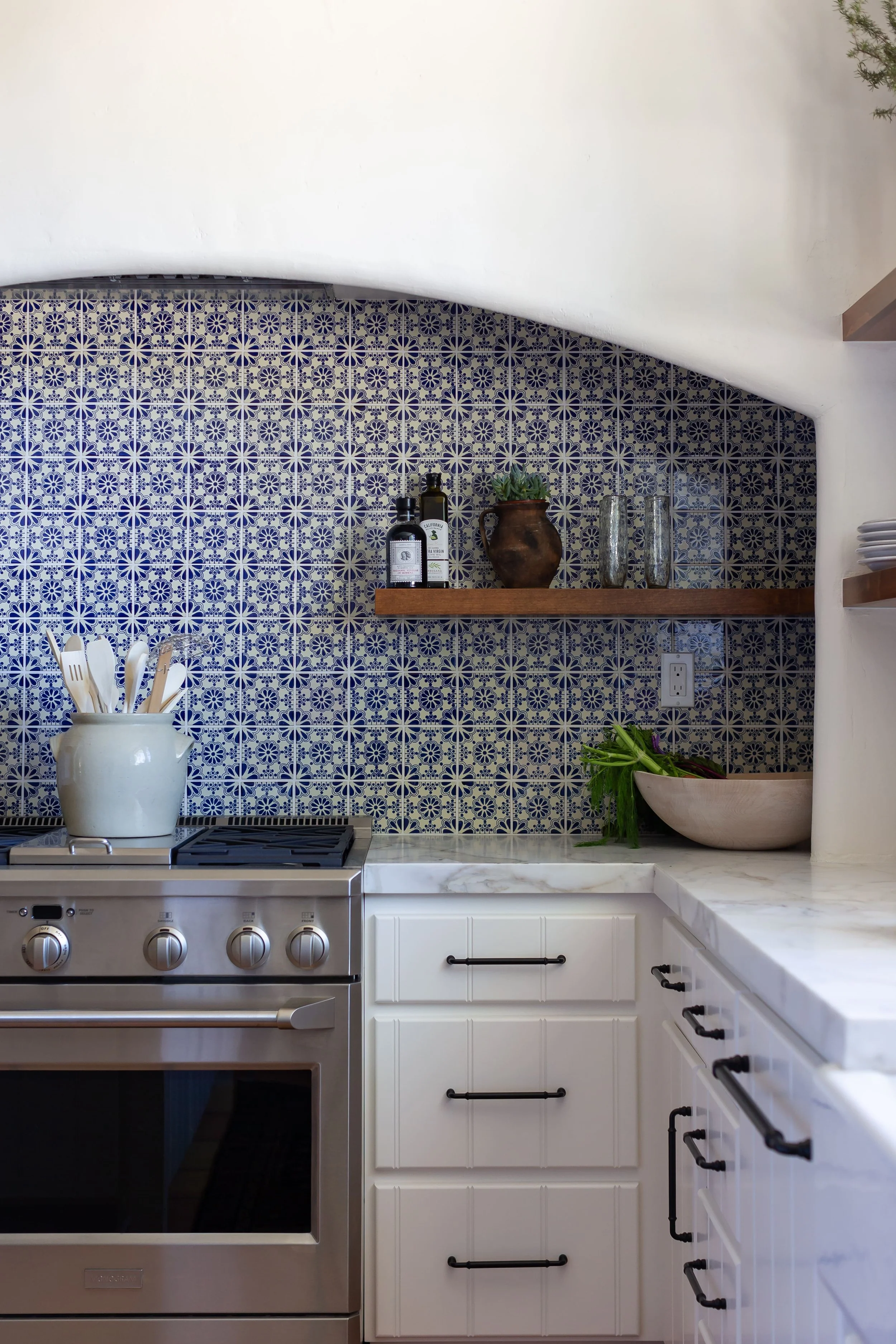 Intimate-Living-Interiors-RanchoSantaFe-Spanish-Bungalow-Kitchen-03.jpg