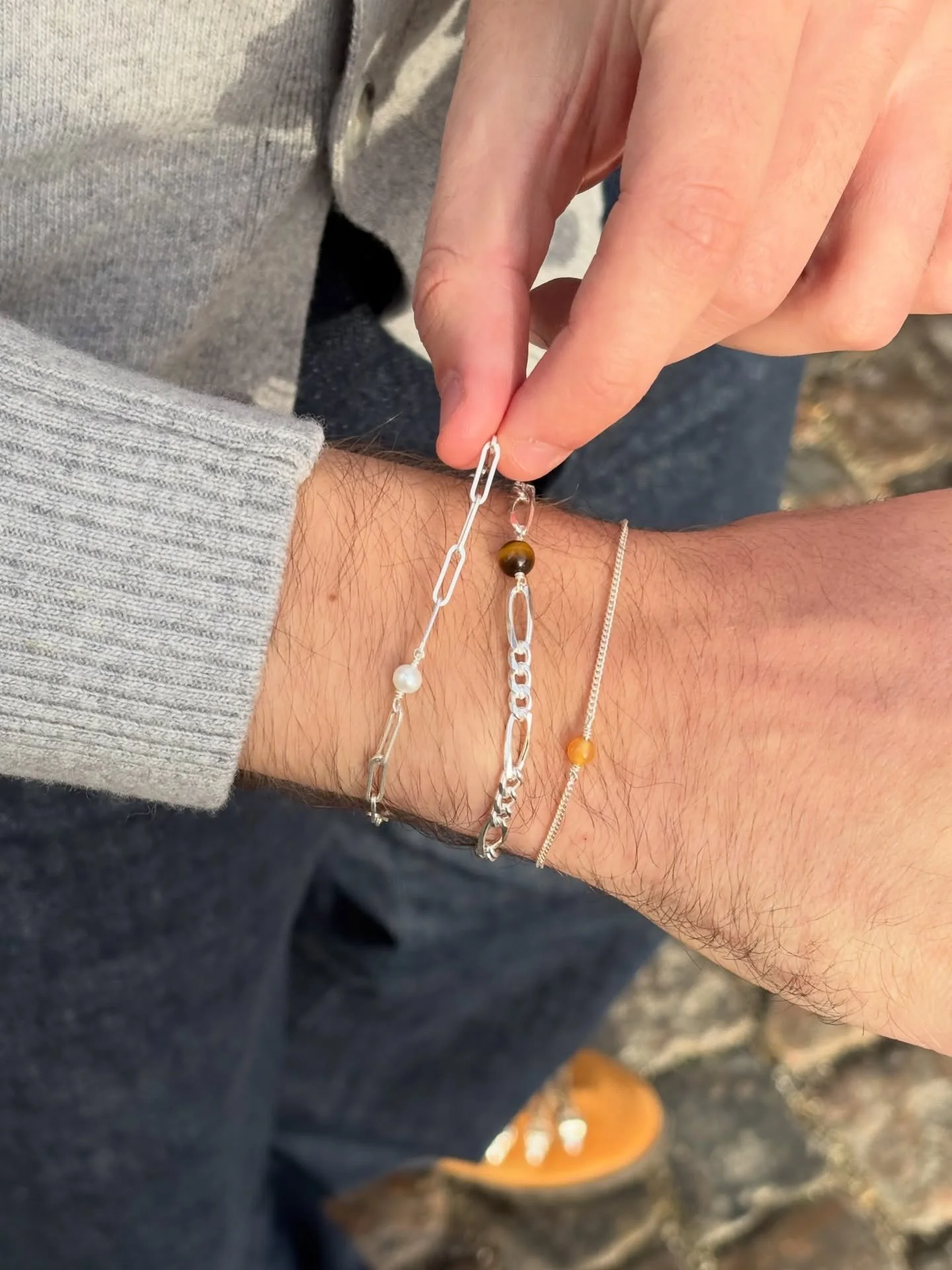 POV: you come to design your own chain piece (!!)💌
or make one for someone else.

We&rsquo;ve got 10 chains to choose from (sterling silver / gold plated) - add pearls, gemstones or charms, whatever you like 🤍

See you during the Easter break?

#je