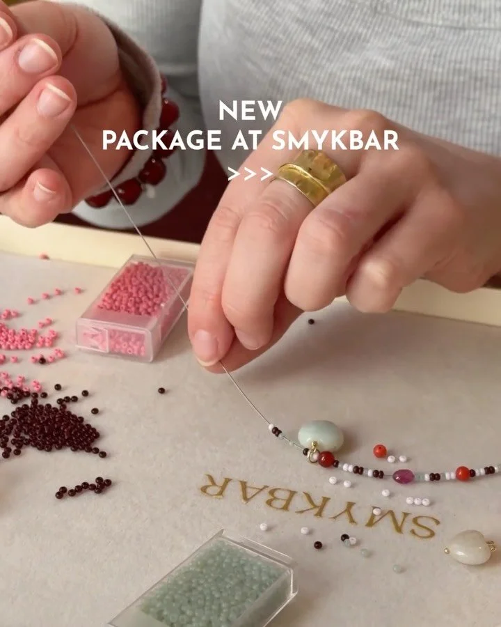 NEW combined package at SMYKBAR with the full experience✨☕️📿🩷 Try it already now during these Easter days!

🇩🇰 Armb&aring;ndspakken &ndash; 298 DKK (save up to 29 kr.)
🇳🇴 Armb&aring;nds pakke &ndash; 469 NOK (save up to 39 kr.)
🇩🇪 Armbandzeit