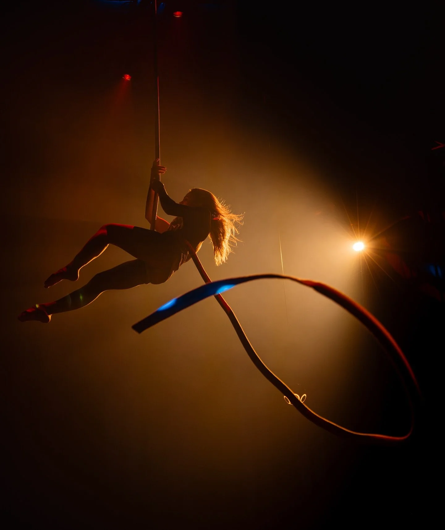 @jenny.zawa in the light high above our stage ✨💫

#ohlala