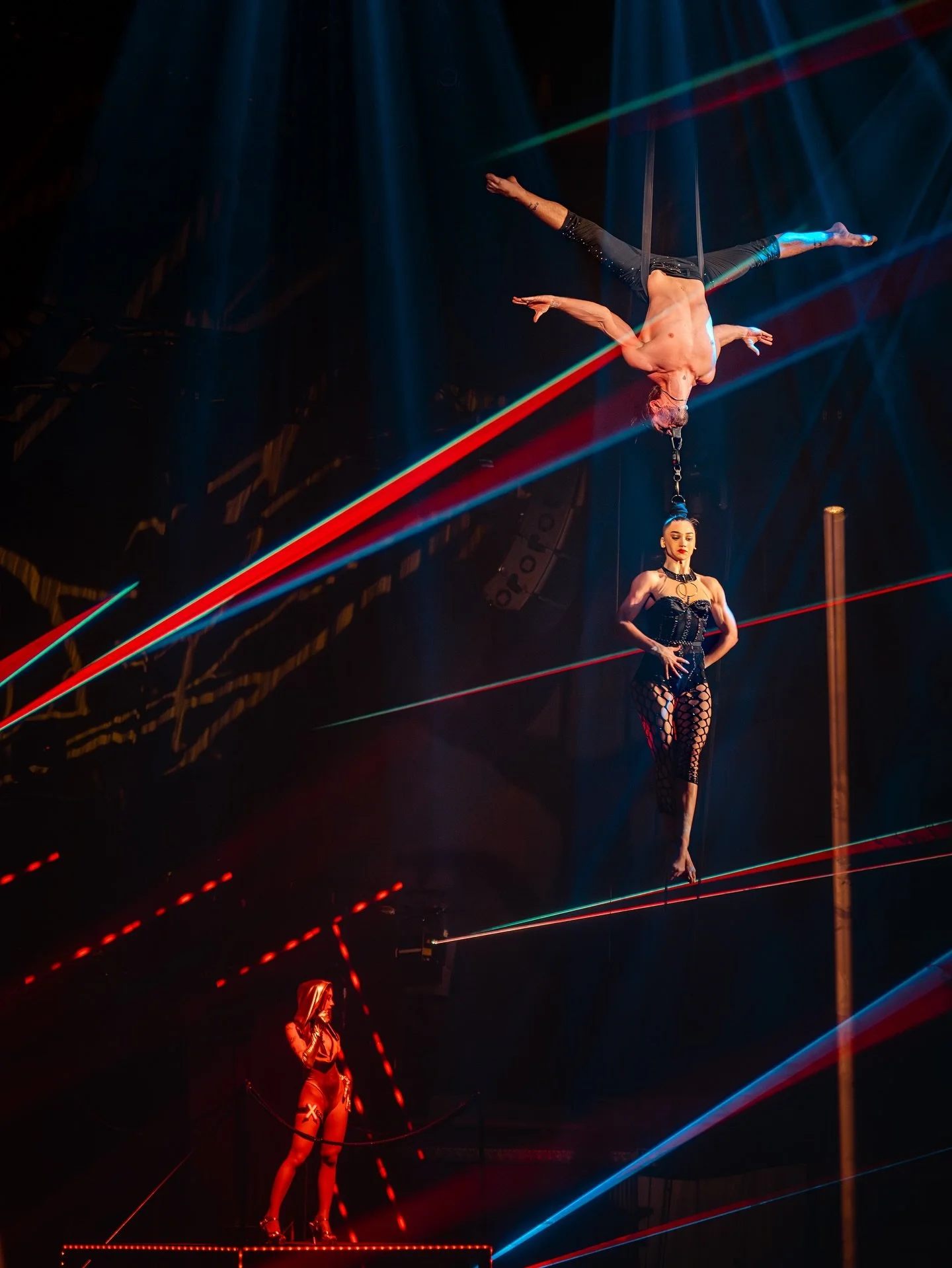 @since_moment_ flying above the stage to the beautiful voice of Leelou ✨

📸 @patrikklaus_ 

#ohlala