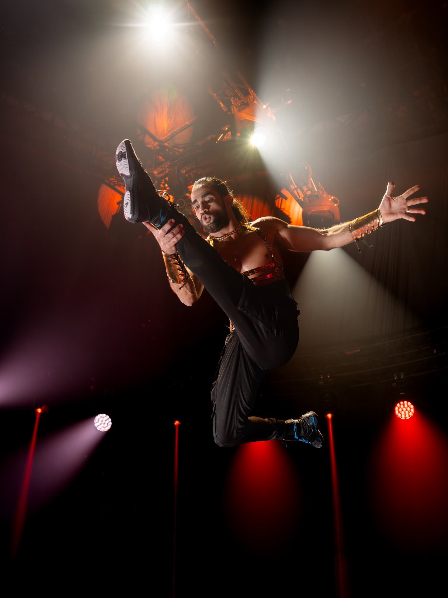 Flying through the air with explosive power and absolute trust🔥

With their breathtaking teeterboard act, left @rccaruba the audience in awe at Ohlala X 💥

📸 @patrikklaus_ 

#ohlala #zurich