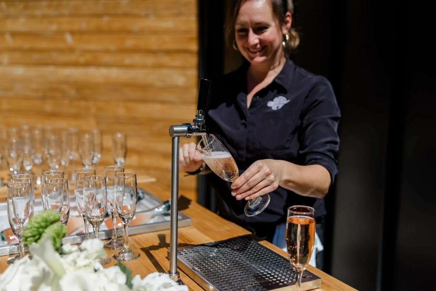 Currently daydreaming about outdoor weddings, warm sun, and a glass of ros&eacute; in hand. . . Venue -&nbsp;@pinewood.mn 
Photographer -&nbsp;@sarahheathphoto 
Videographer -&nbsp;@hintonstudios 
Floral -&nbsp;@juniperrosefloralmn 
Hair and Makeup -
