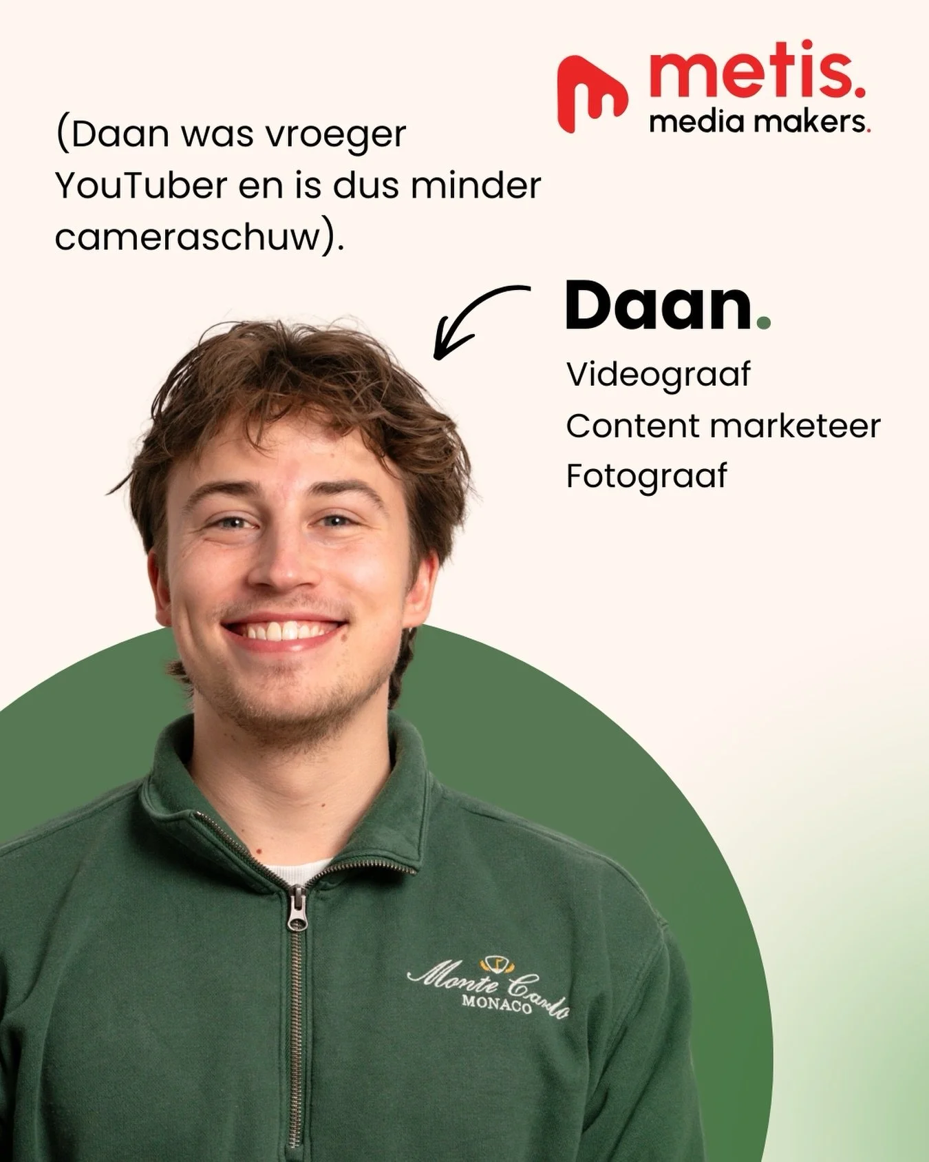 Terwijl Bart zich het liefst verstopt achter de lens, staat Daan er gewoon vrolijk voor. Jarenlange YouTube-ervaring doet iets met een mens. 🎥

Als videograaf, fotograaf en mede-oprichter van Metis Media focust Daan zich op energie, emotie en de mom