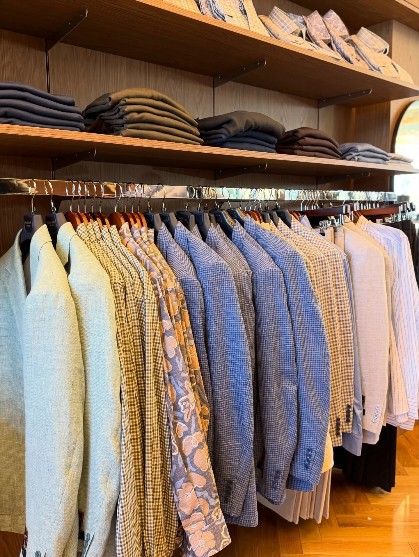What&rsquo;s in store right now 👇

&bull; New blazers
&bull; Fresh button-downs
&bull; Easy-to-style staples

All of these items are available now! Stop in to shop or DM us and we&rsquo;ll help you pull your look together.

@romanjamesmen 
@discover