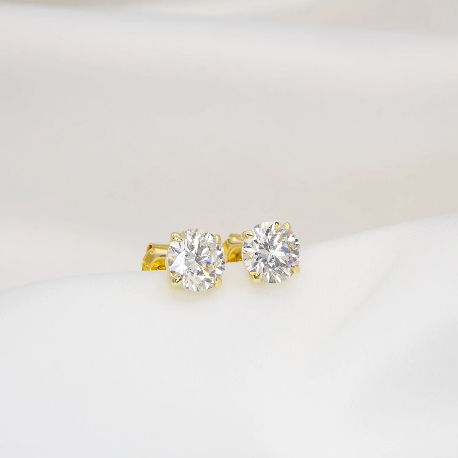 Lab-Grown-Stud-Diamond-Earrings_Jacksons_Jewellers-3.jpg