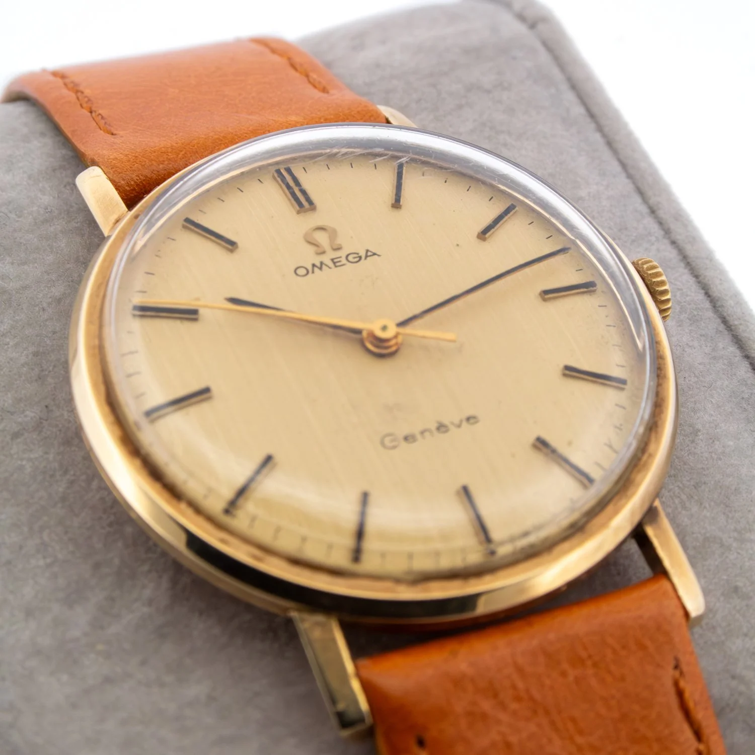 Vintage-Gold-Omega-Geneve.jpg