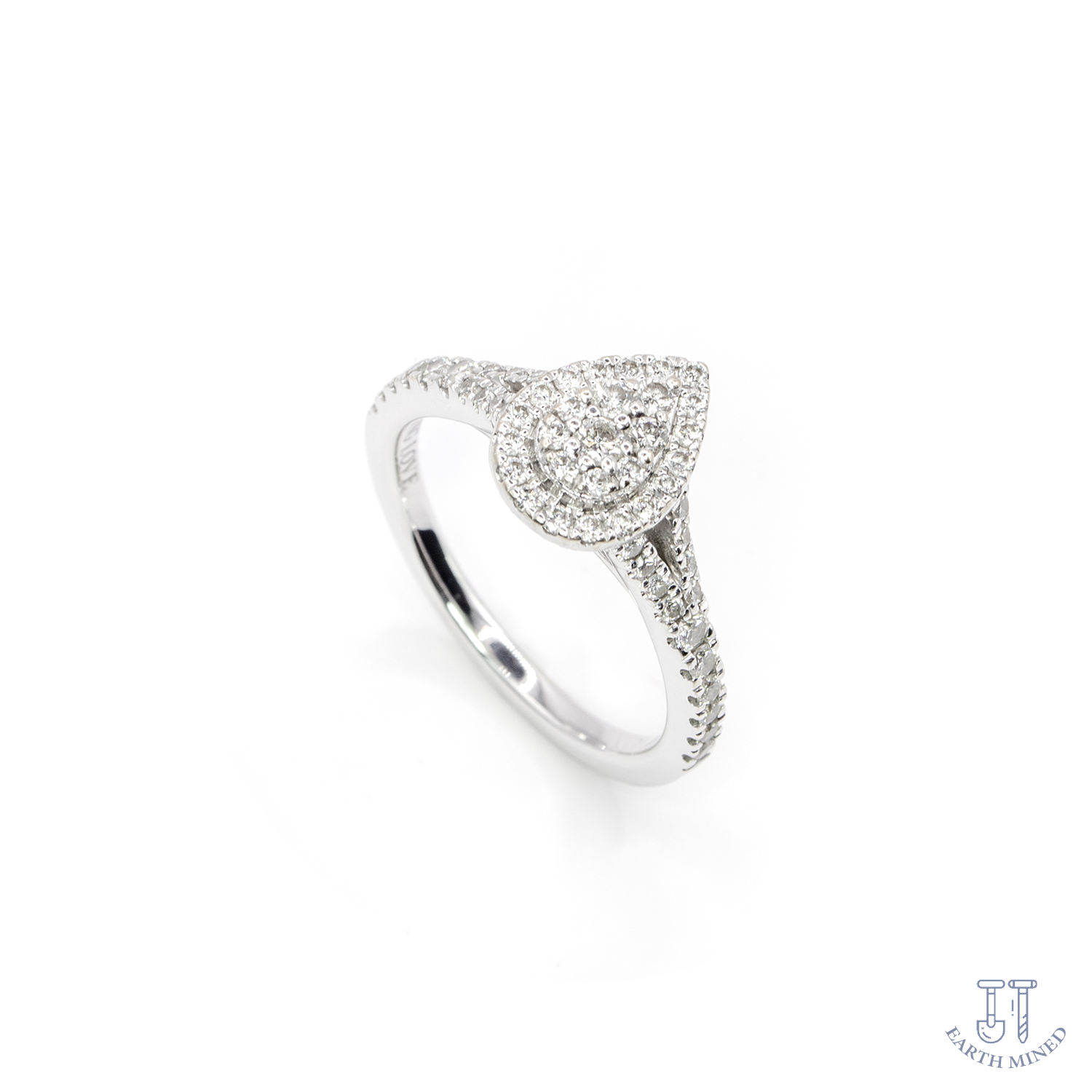 Vera-Wang-LOVE-Pear-Diamond-Cluster-Engagement-Ring.png