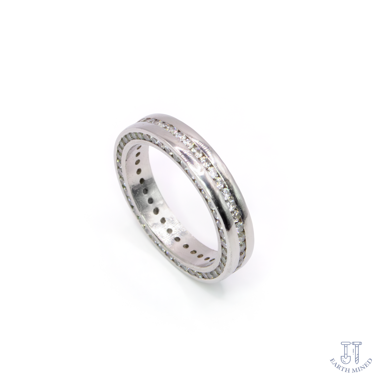 JacksonsJewellers_Platinum-Eternity-Ring-2.png