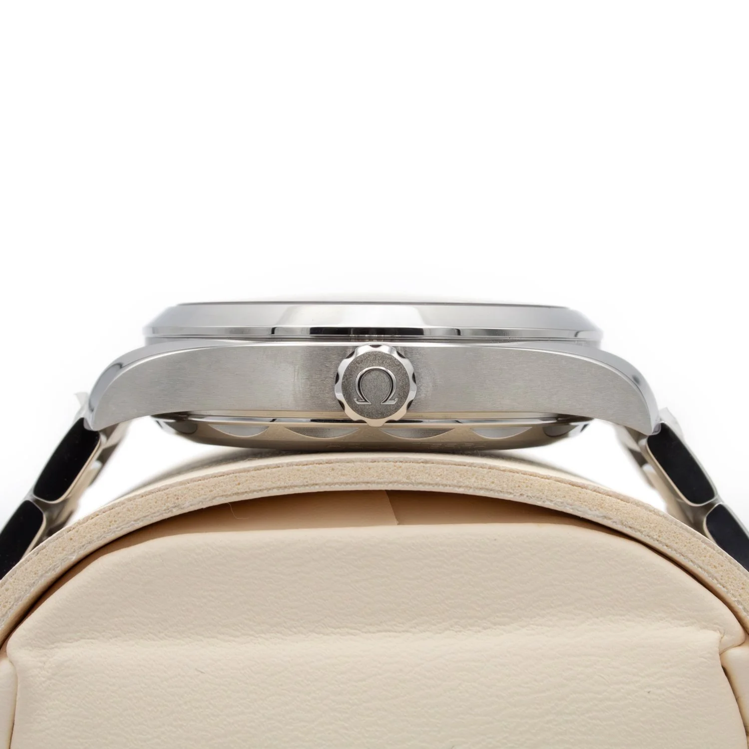 Omega-Seamaster-22010412103001-Jacksons-Jewellers-3.jpg