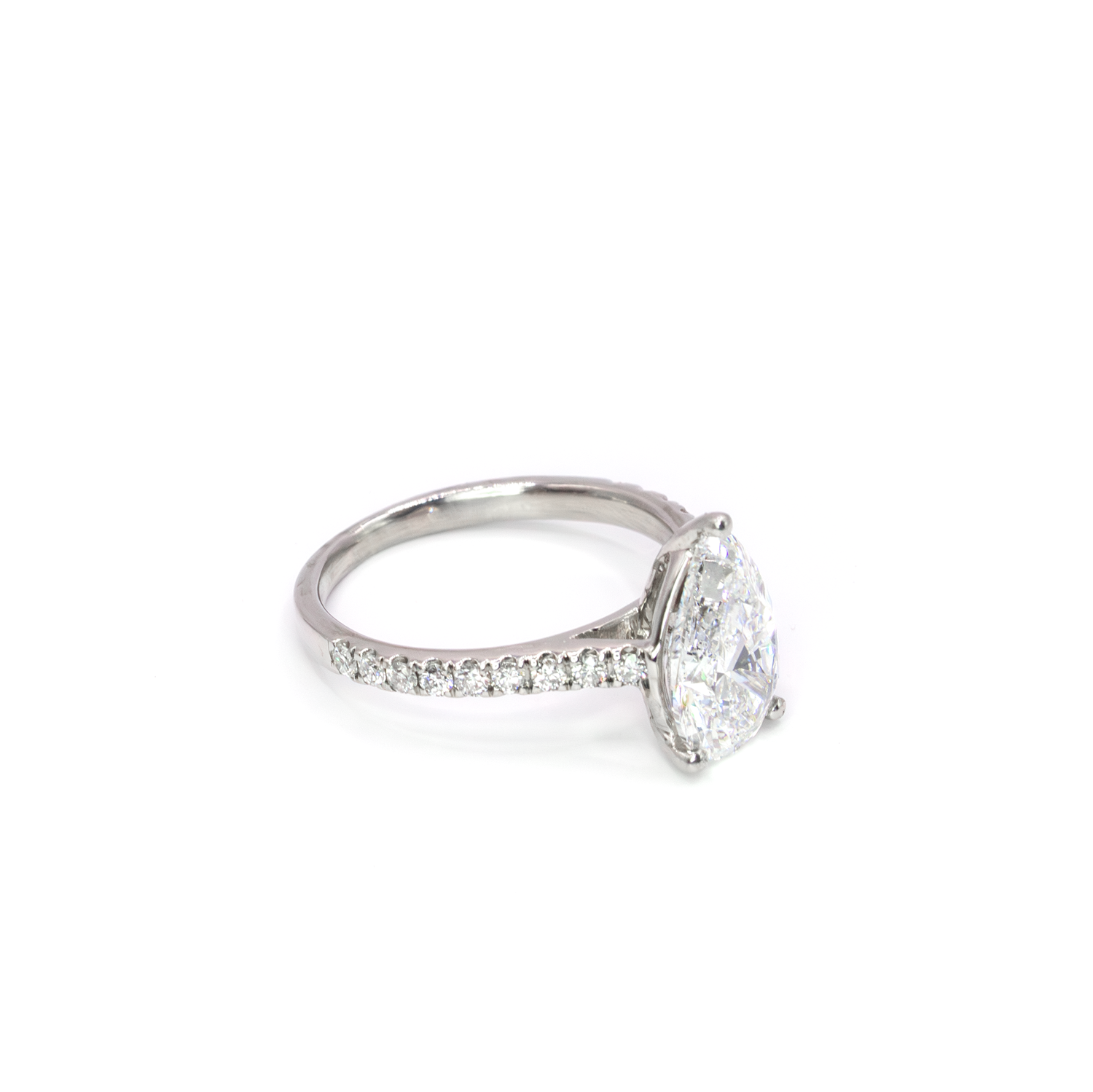 Lab-Grown-Pear-Cut-Engagement-Ring-Jacksons-Jewellers-5.png