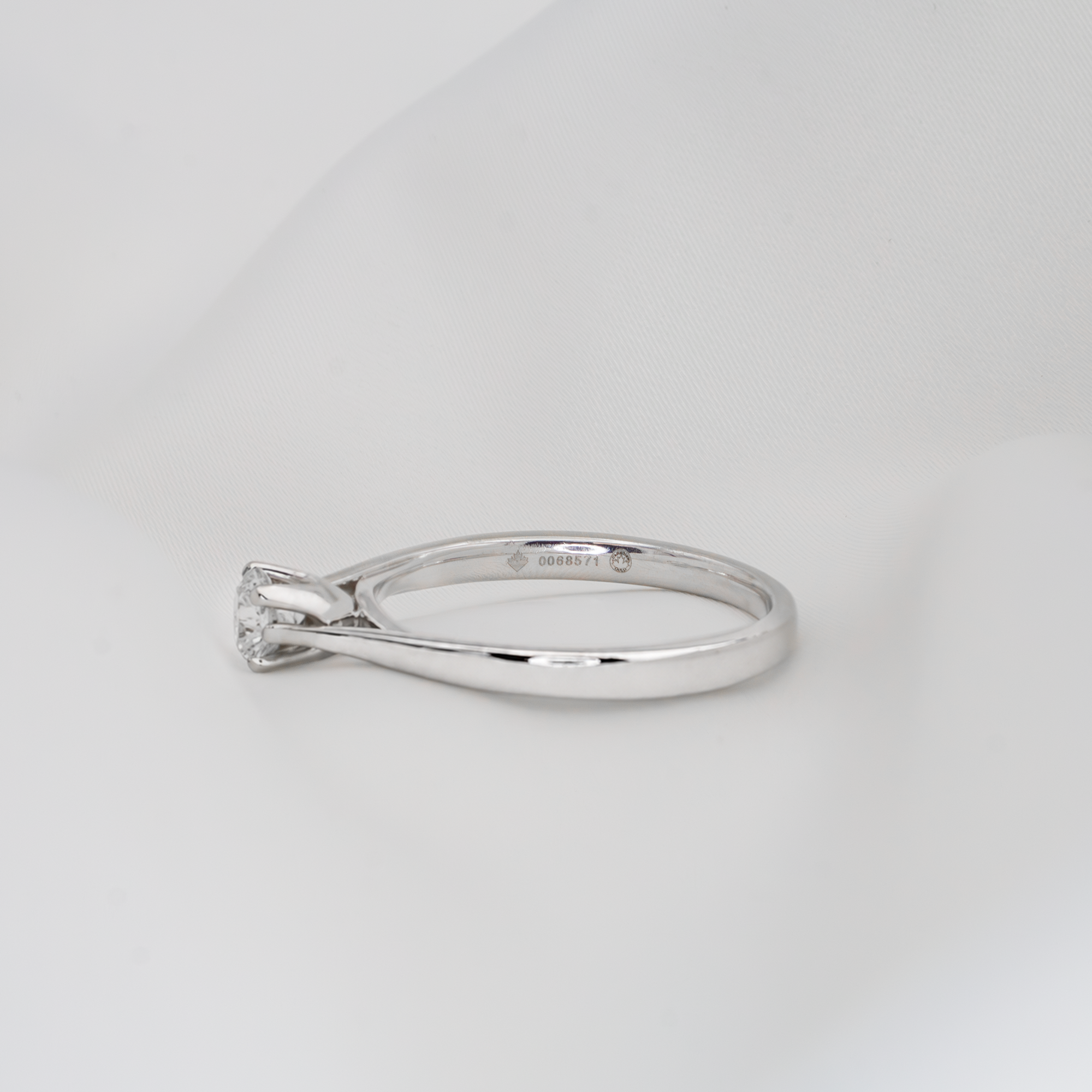 18ct White Gold Diamond Solitaire Ring Brilliant.png