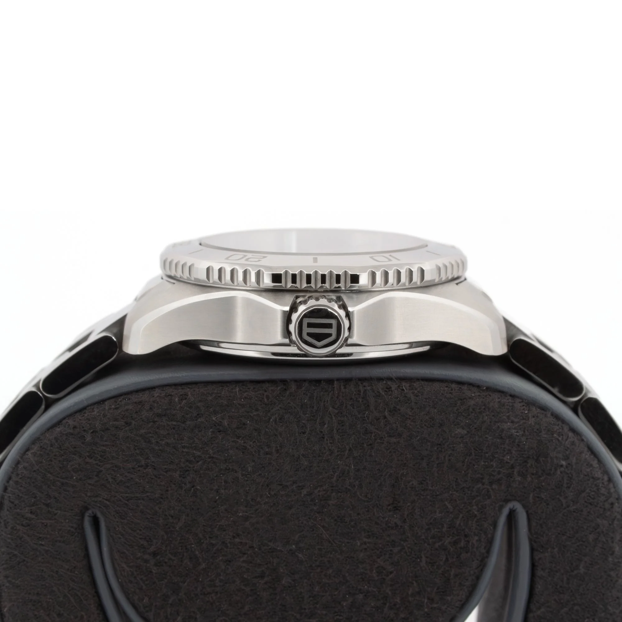 TAG Heuer Aquaracer Professional 200 WBP1415BA0622 Jacksons Jewellers 4.jpg