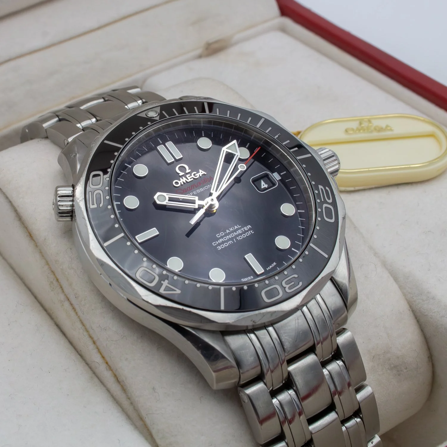 Omega-Seamaster-21230412001003-Jacksons-Jewellers-3.jpg