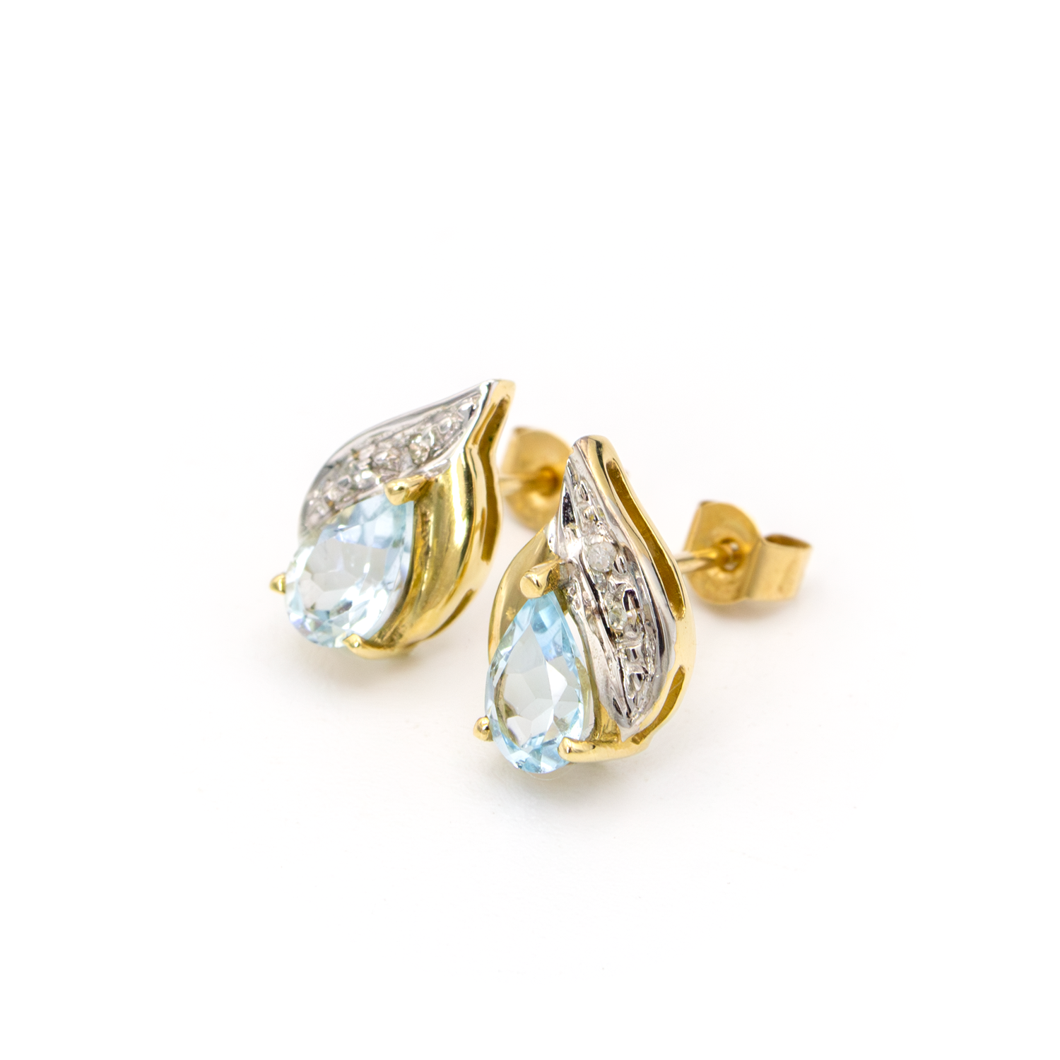 Aquamarine-Diamond-Peardrop-Earrings-Jacksons-Jewellers-2.png