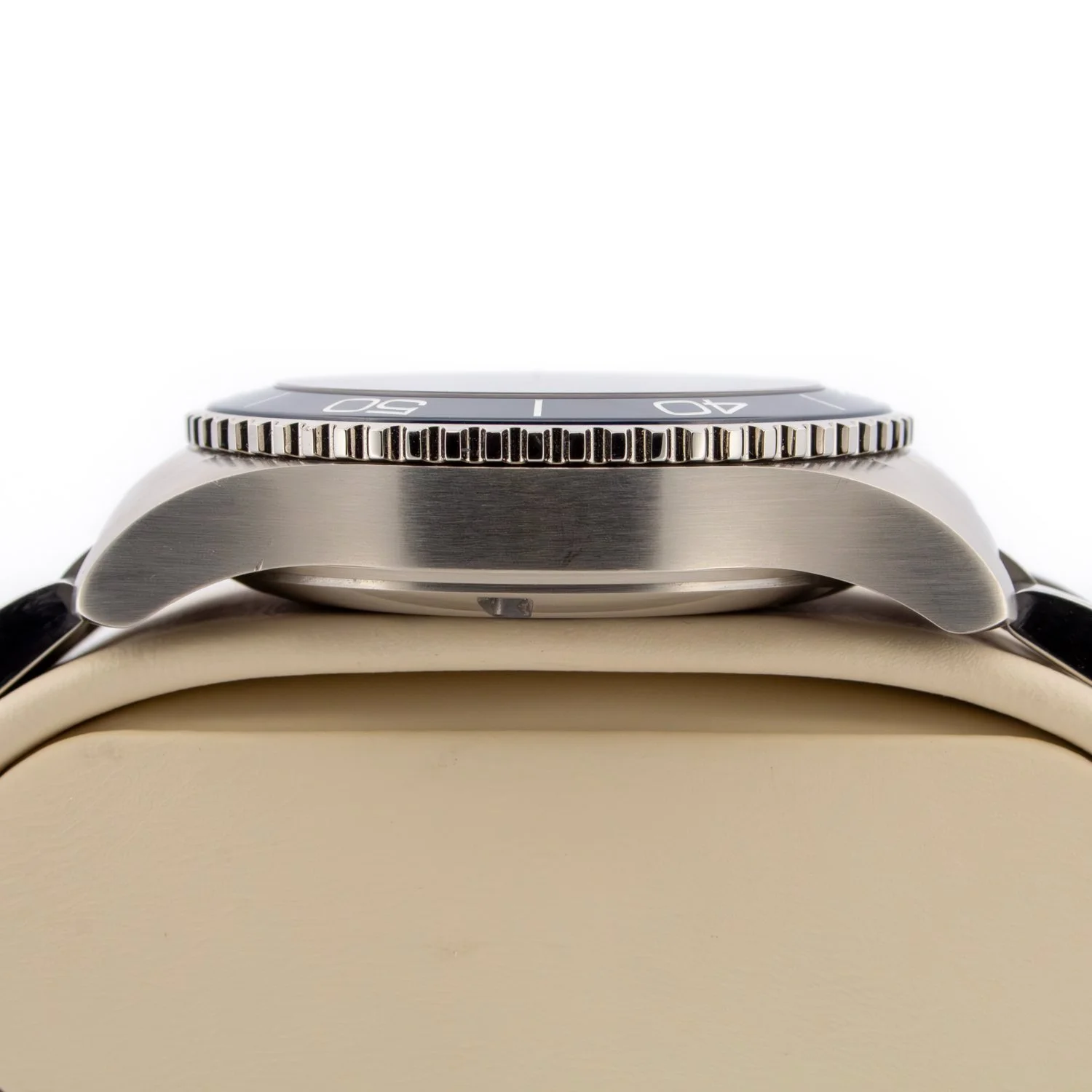 Longines-Hydro-Conquest-L37814966-Jacksons-Jewellers-5.jpg