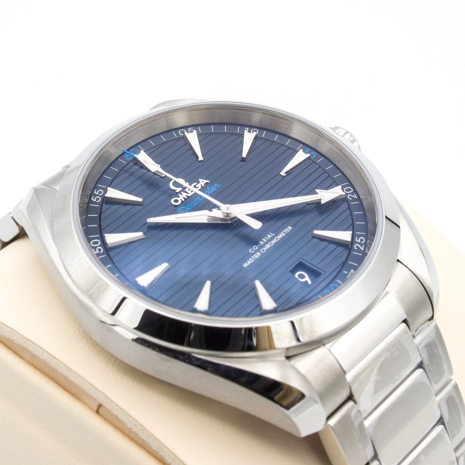 Omega-Seamaster-22010412103001-Jacksons-Jewellers.jpg